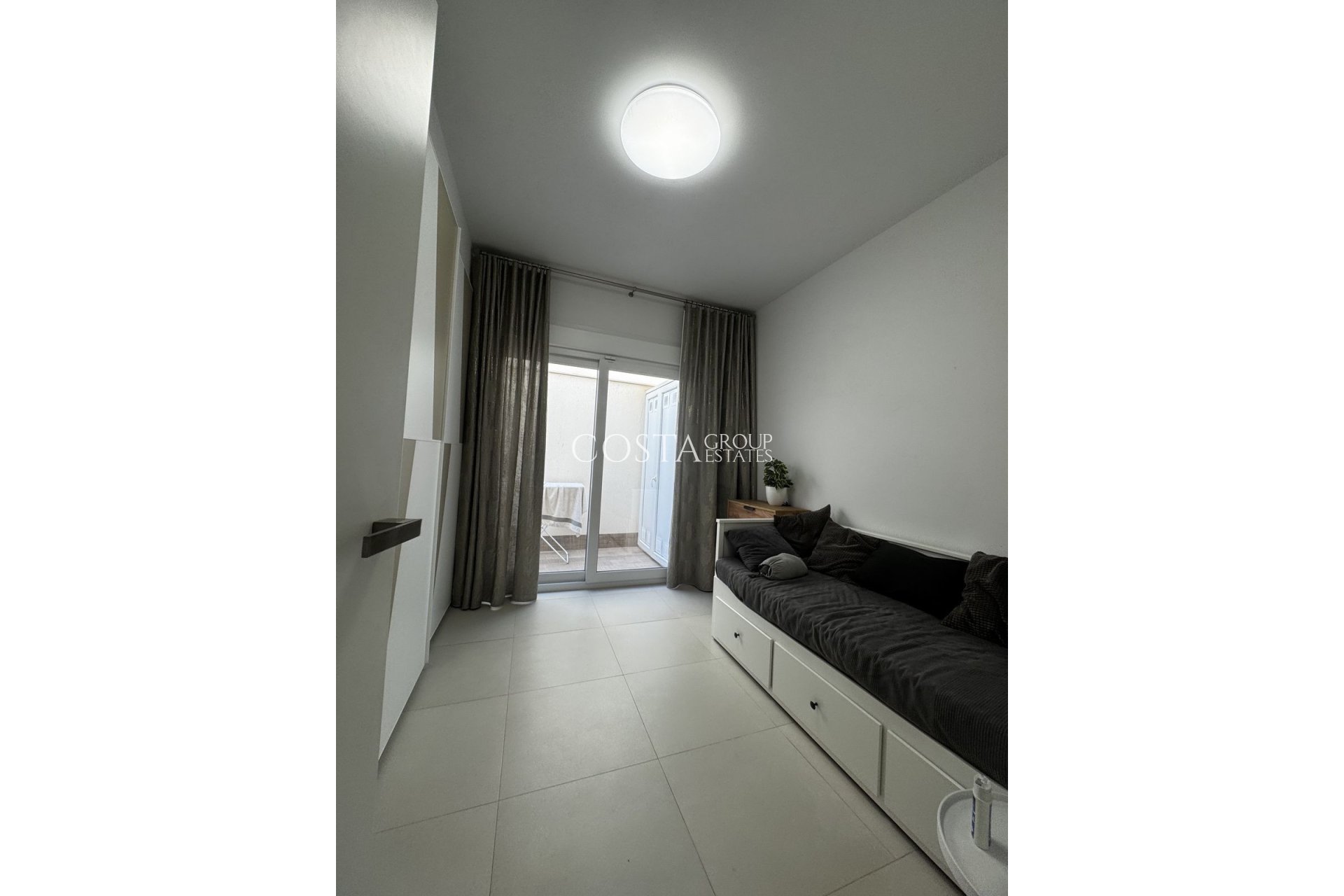 Odsprzedaż - Apartments -
Torrevieja - Torrevieja Centro