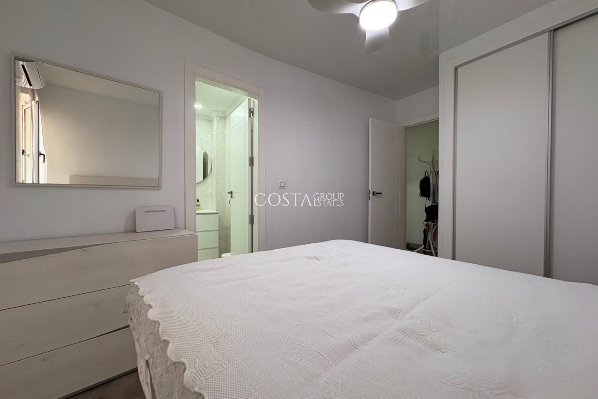 Odsprzedaż - Apartments -
Torrevieja - Torrevieja Centro