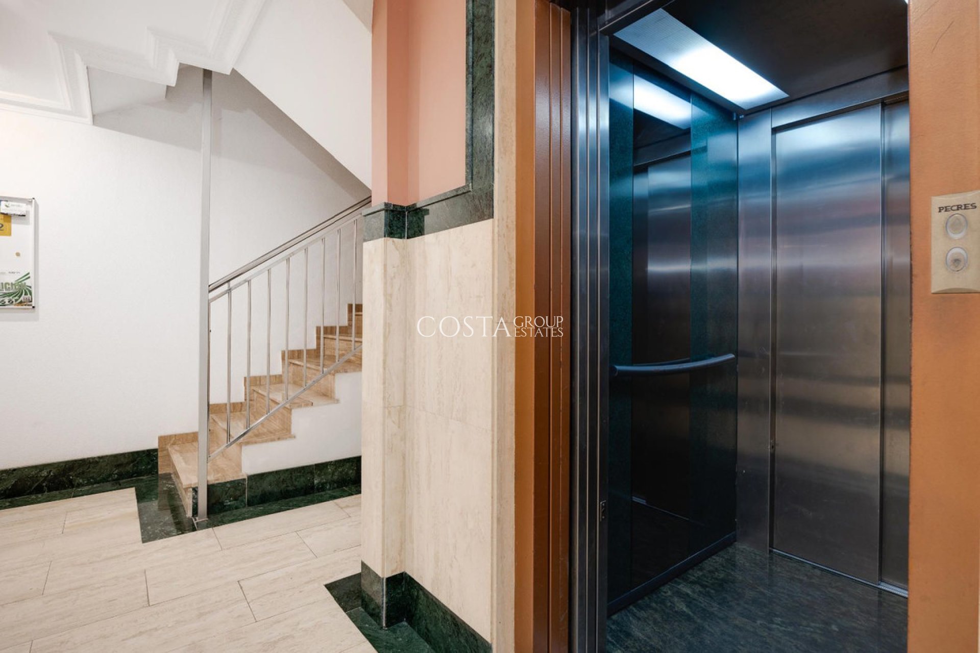 Odsprzedaż - Apartments -
Torrevieja - Torrevieja Centro