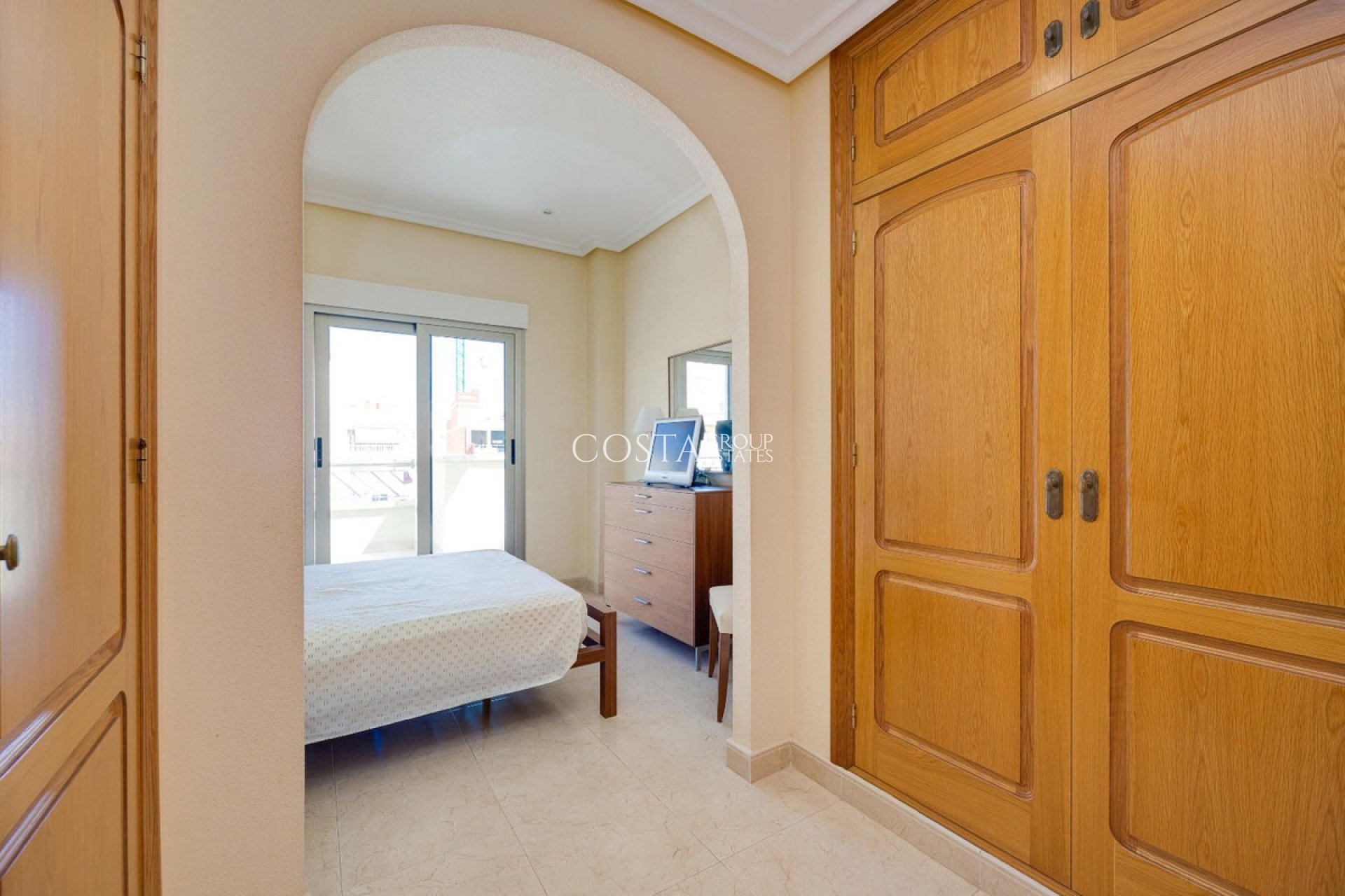 Odsprzedaż - Apartments -
Torrevieja - Torrevieja Centro