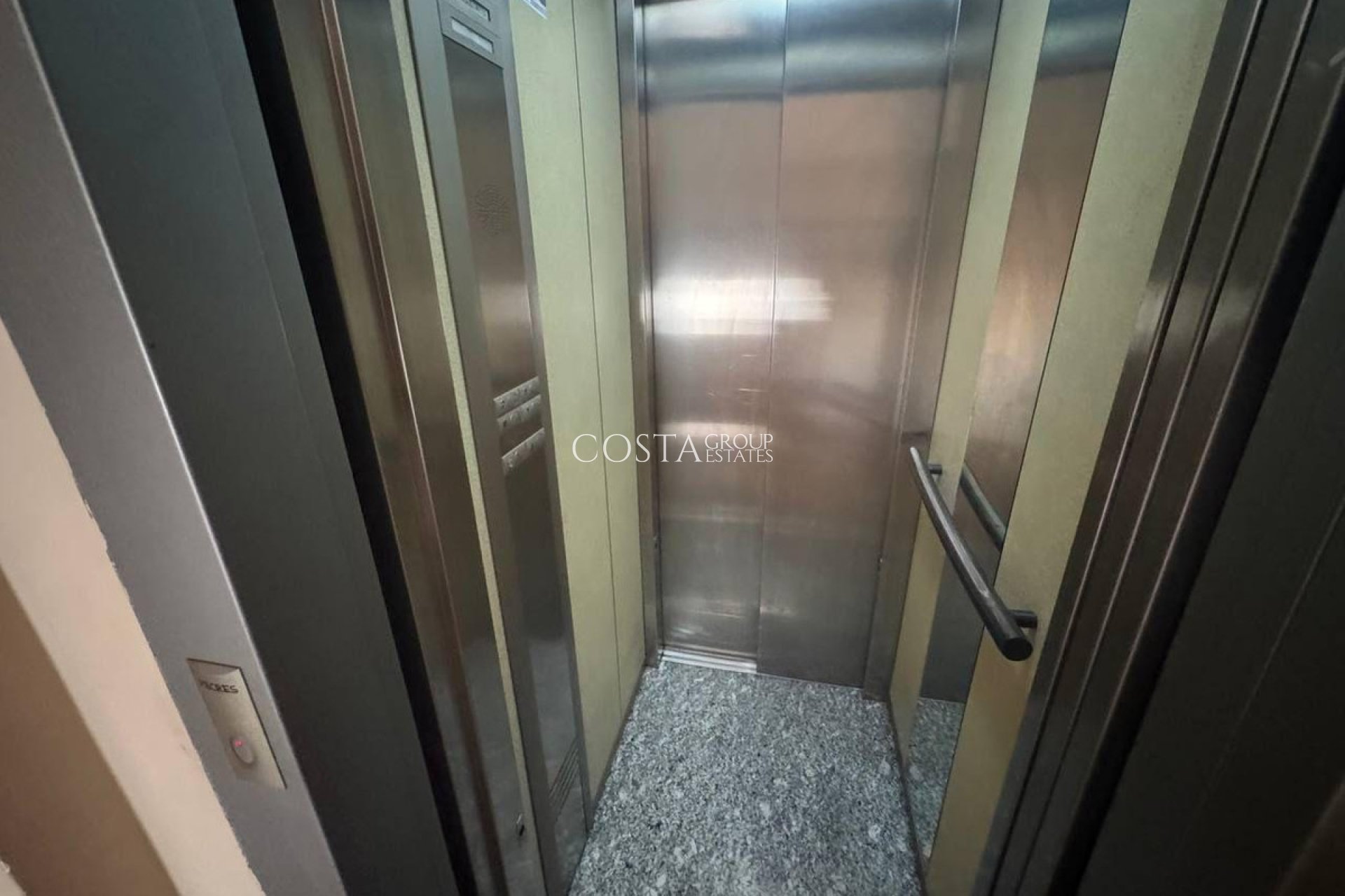 Odsprzedaż - Apartments -
Torrevieja - Torrevieja Centro