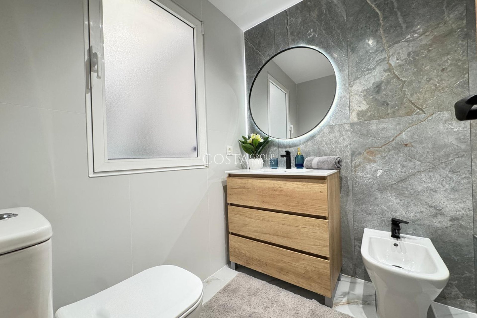 Odsprzedaż - Apartments -
Torrevieja - Torrevieja Centro