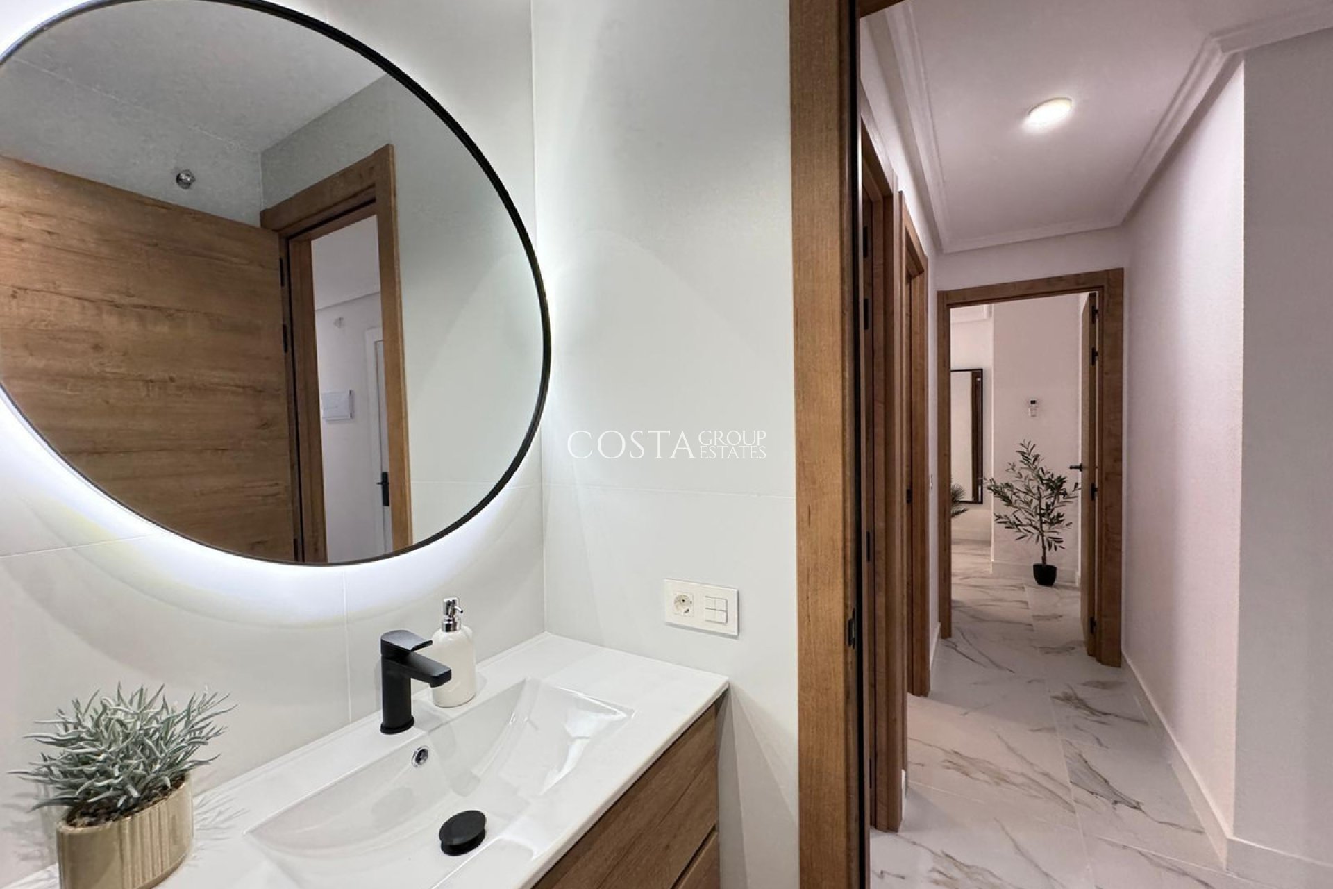 Odsprzedaż - Apartments -
Torrevieja - Torrevieja Centro