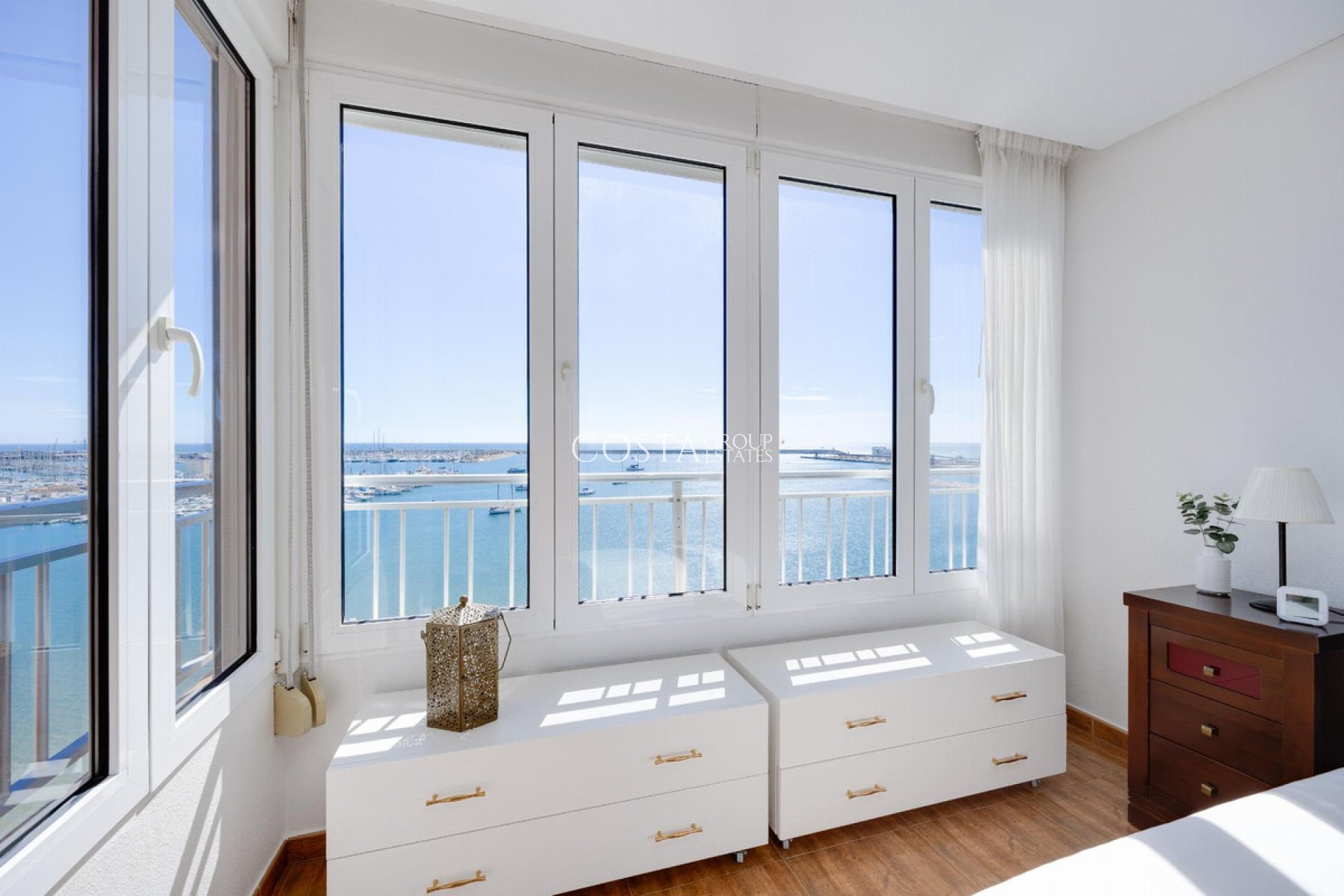 Odsprzedaż - Apartments -
Torrevieja - Torrevieja Centro