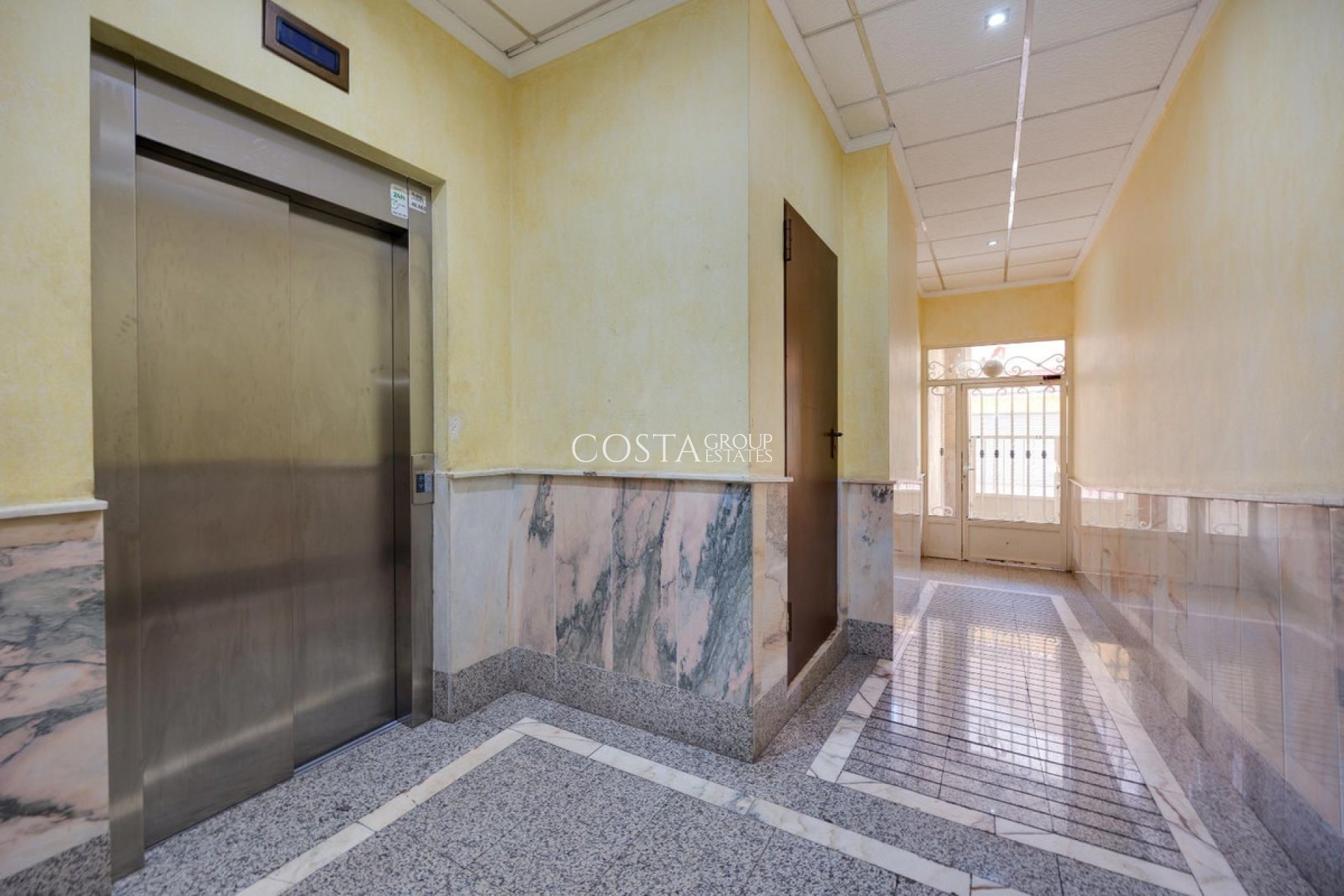 Odsprzedaż - Apartments -
Torrevieja - Torrevieja Centro