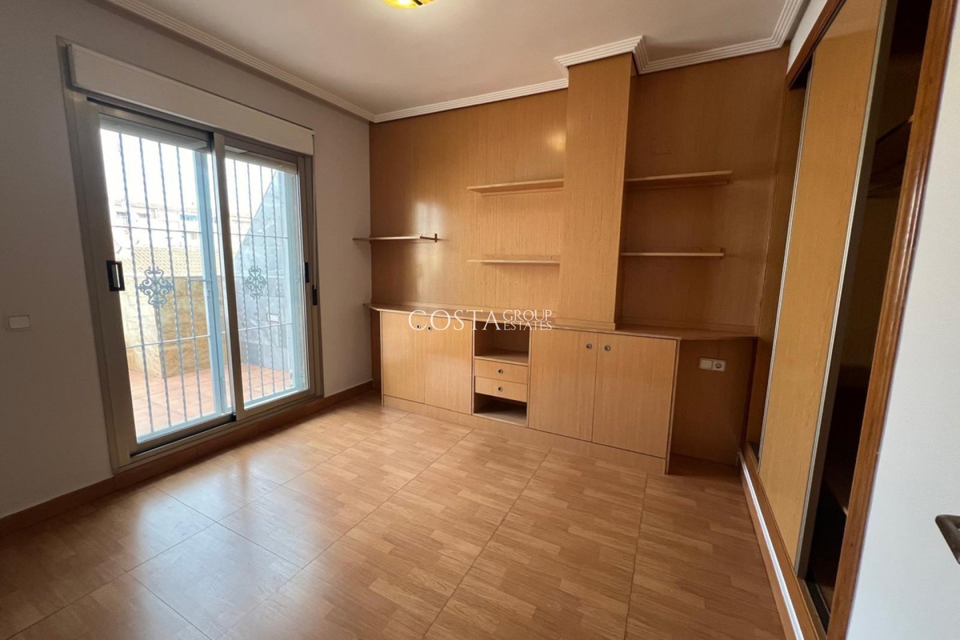 Odsprzedaż - Apartments -
Torrevieja - Torrevieja Centro