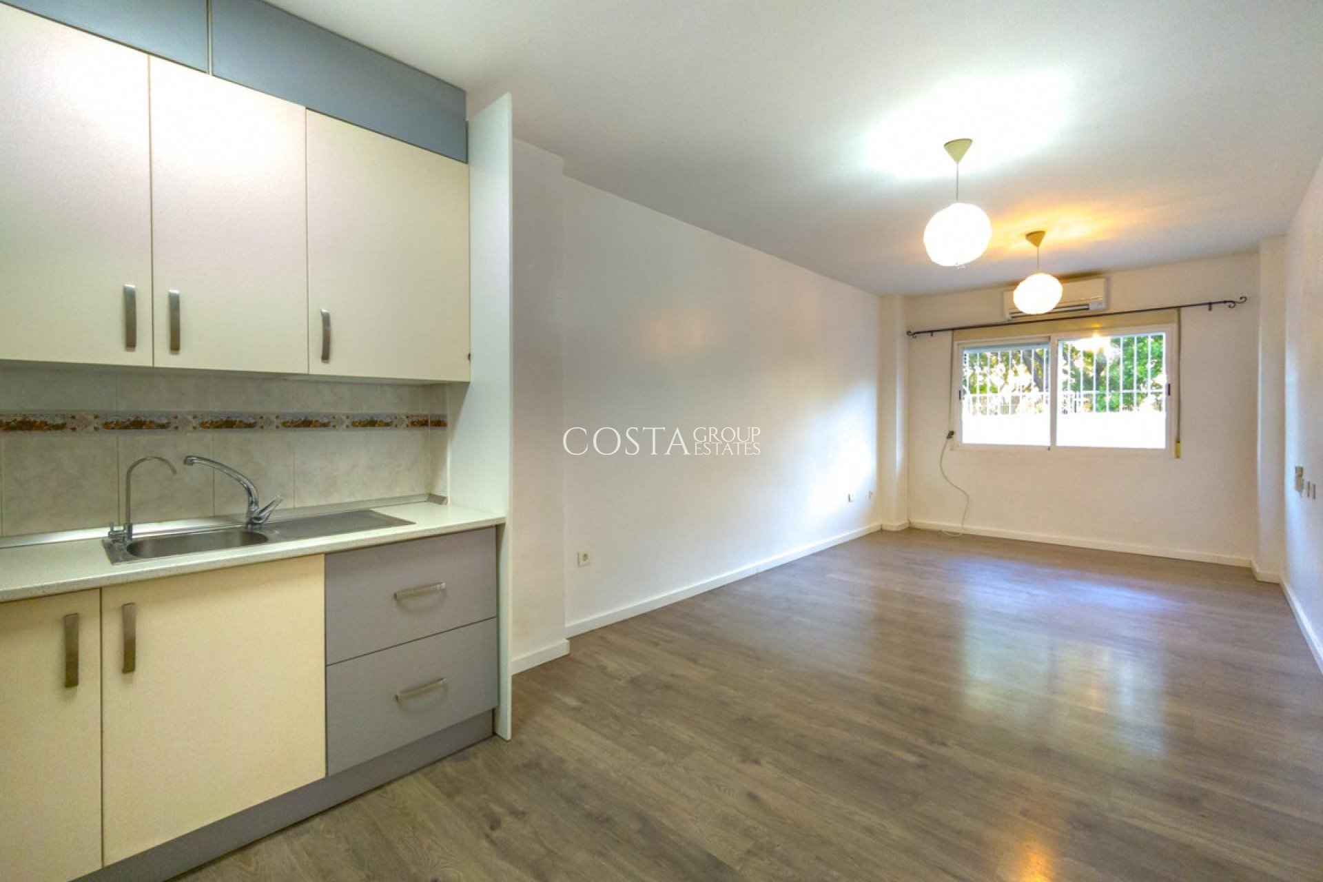 Odsprzedaż - Apartments -
Torrevieja - Torrevieja Centro