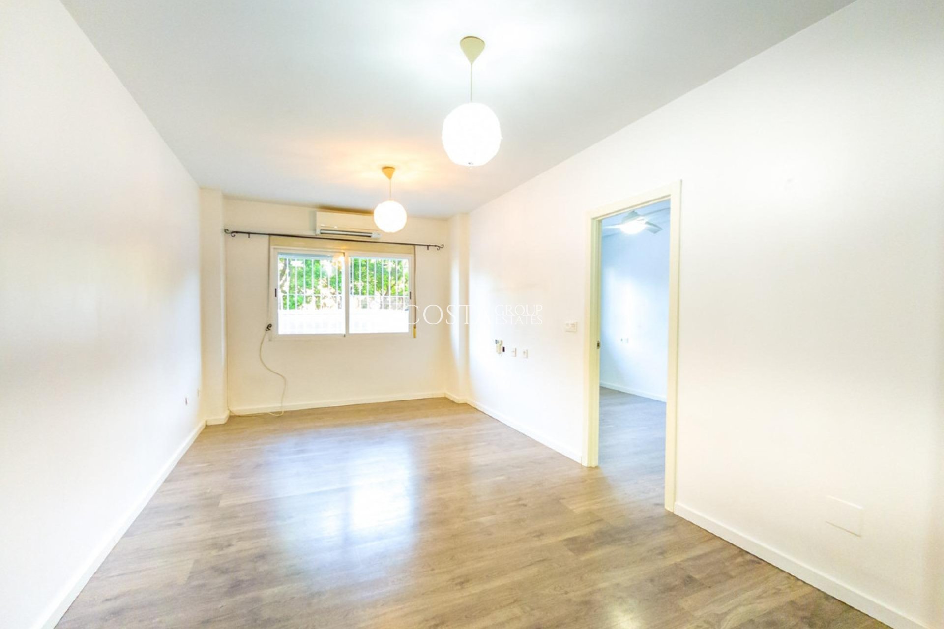 Odsprzedaż - Apartments -
Torrevieja - Torrevieja Centro