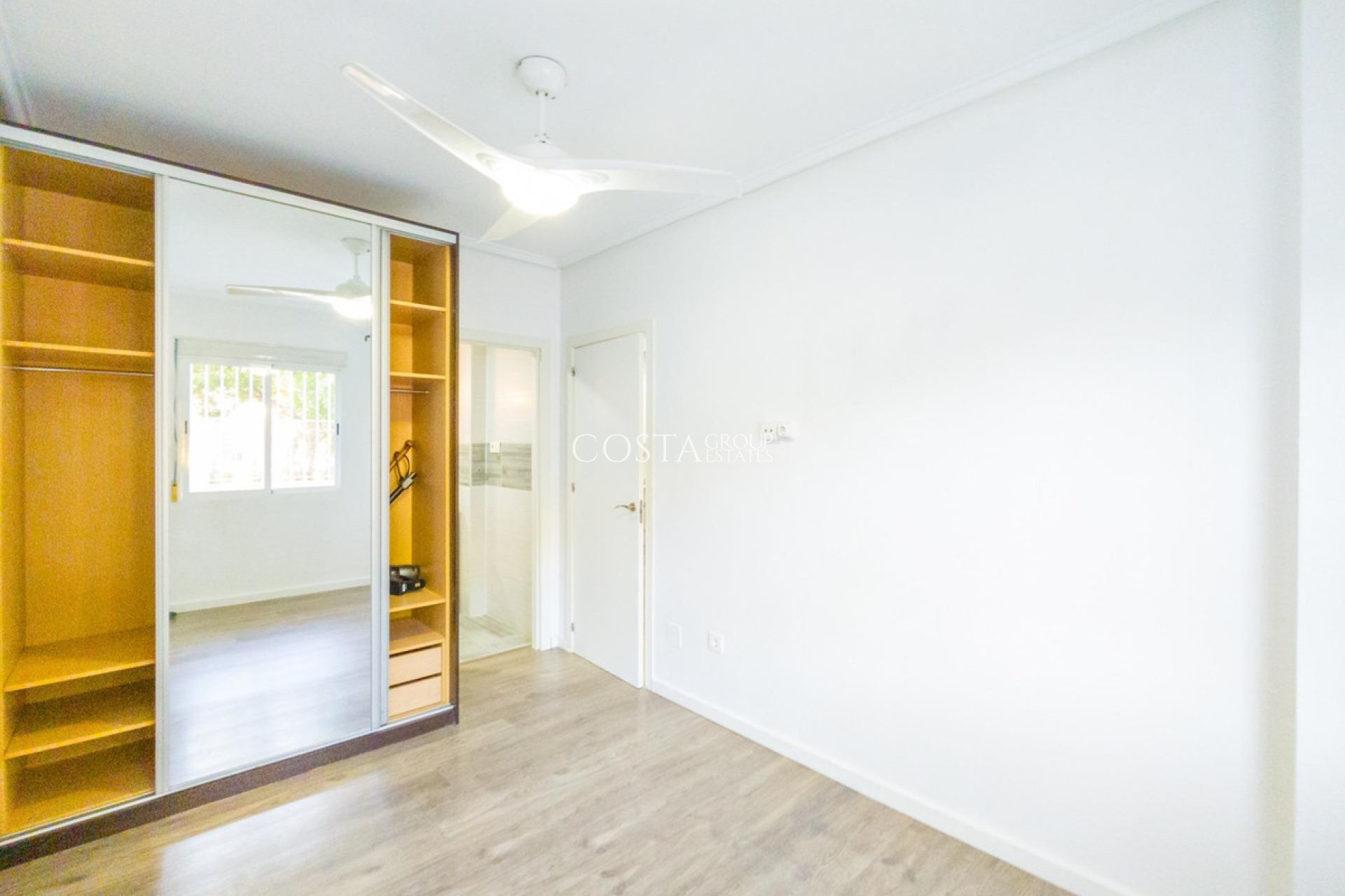 Odsprzedaż - Apartments -
Torrevieja - Torrevieja Centro