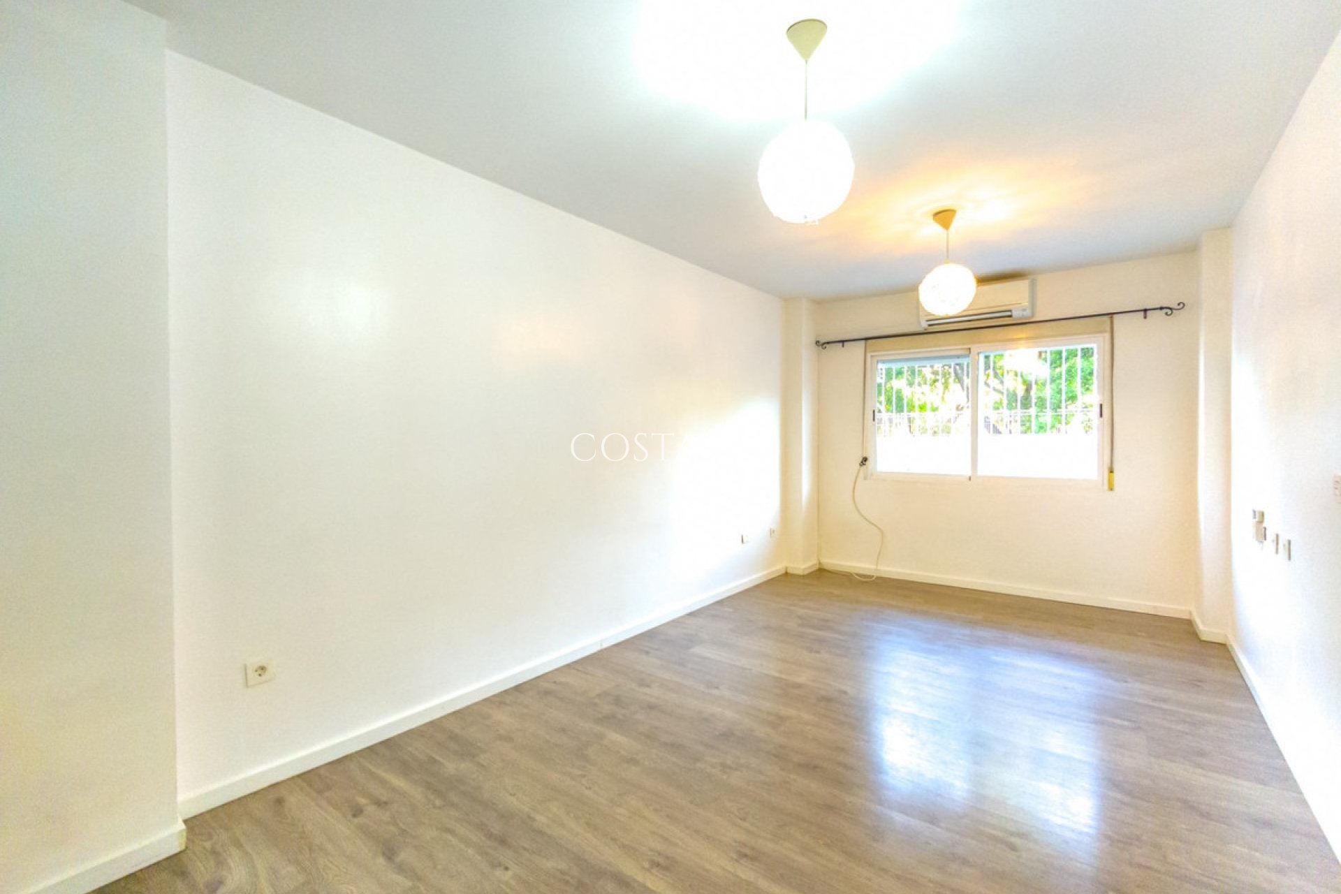 Odsprzedaż - Apartments -
Torrevieja - Torrevieja Centro