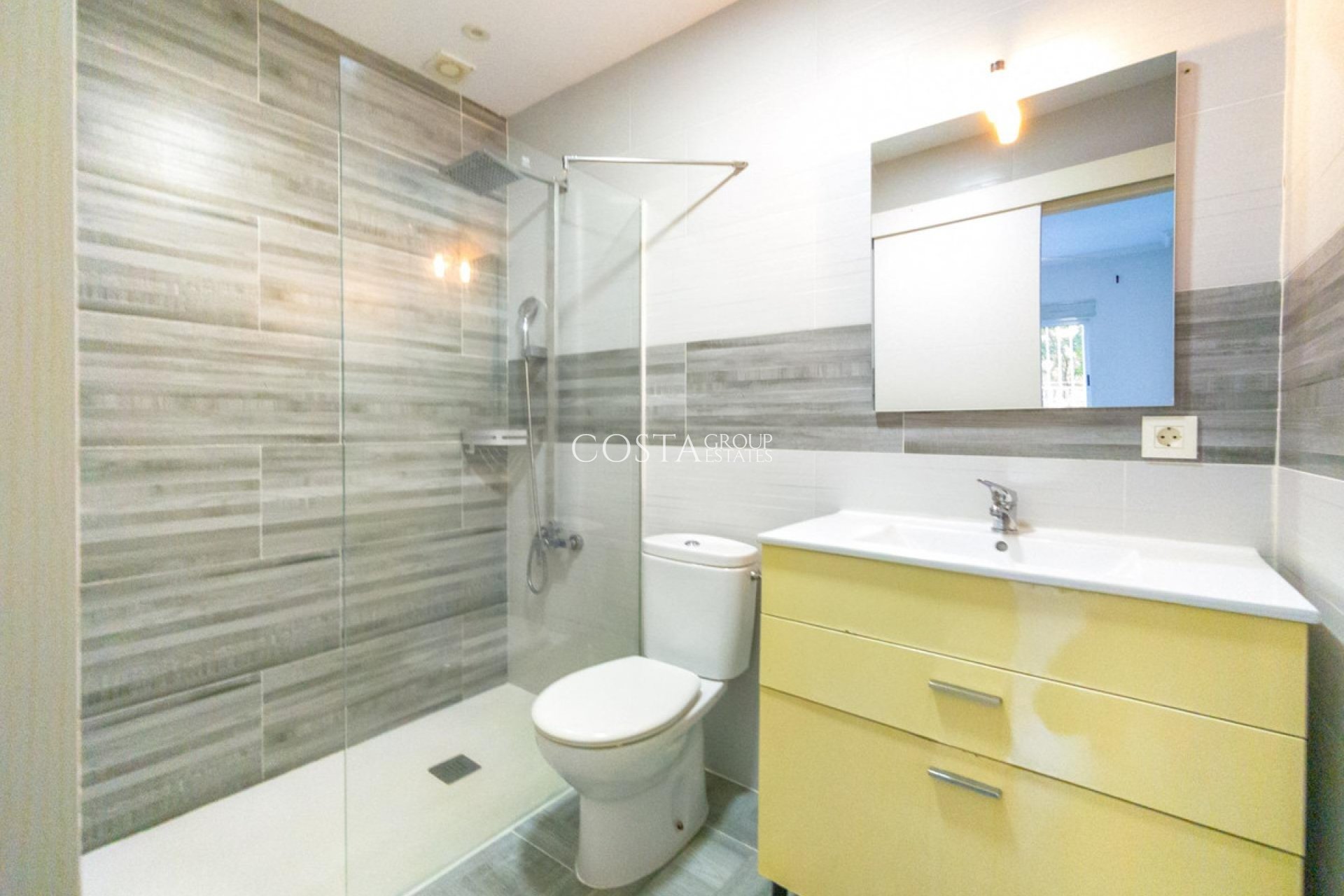 Odsprzedaż - Apartments -
Torrevieja - Torrevieja Centro