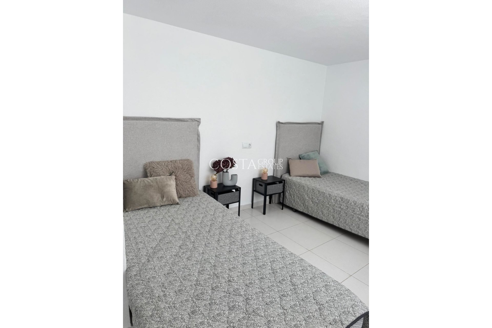 Odsprzedaż - Apartments -
Torrevieja - Torrevieja Centro