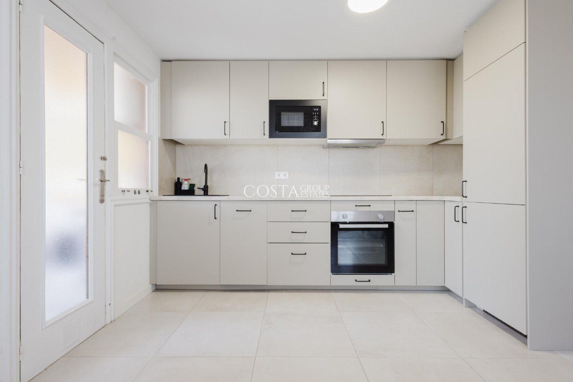 Odsprzedaż - Apartments -
Torrevieja - Torrevieja Centro