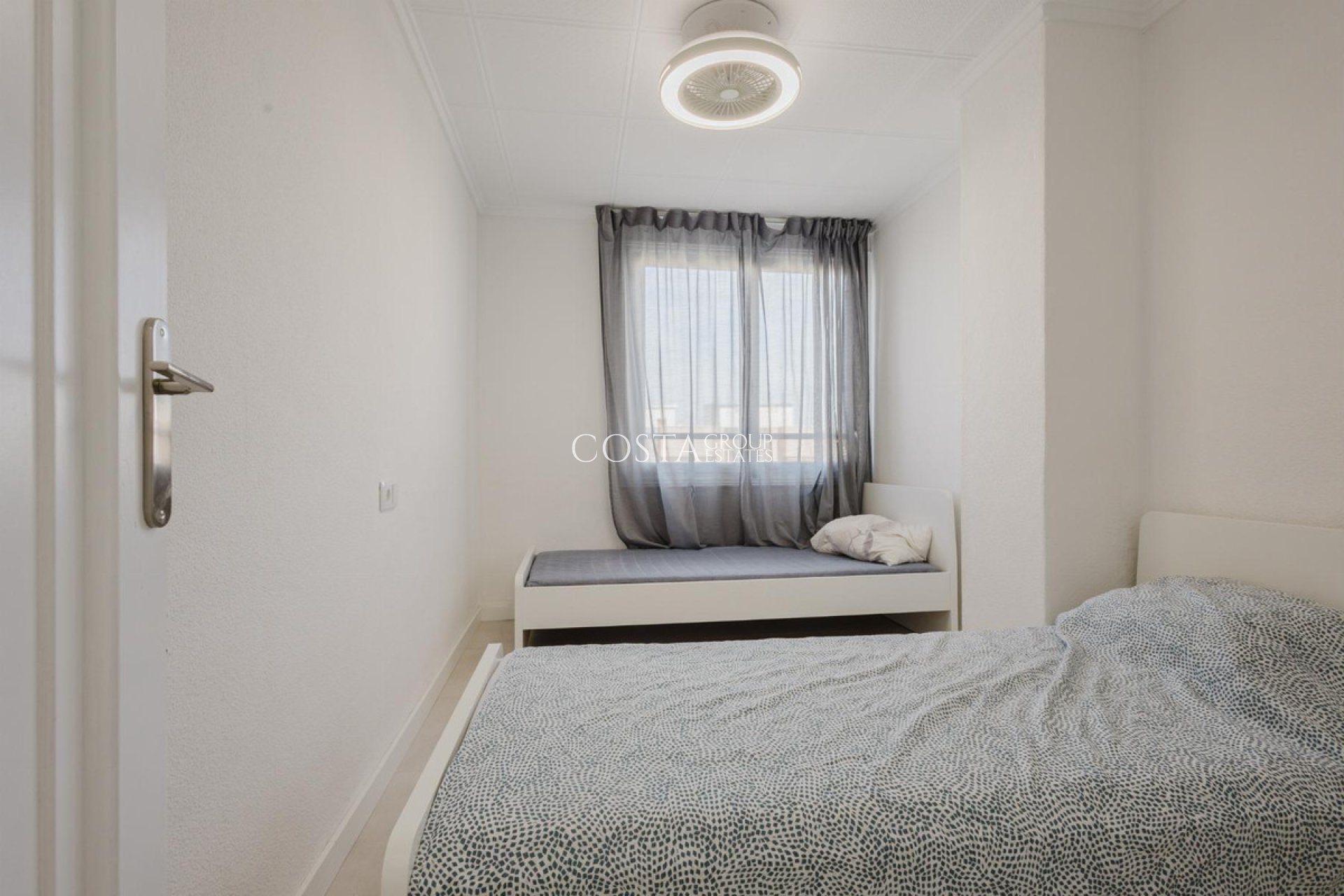 Odsprzedaż - Apartments -
Torrevieja - Torrevieja Centro