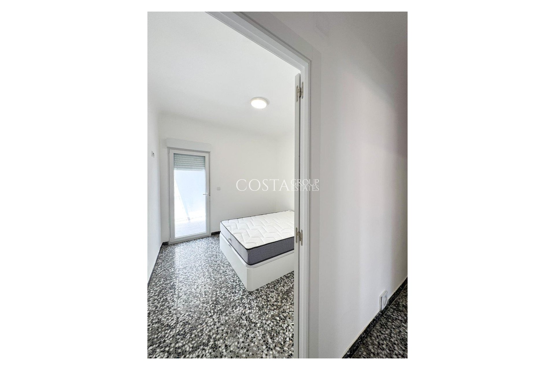 Odsprzedaż - Apartments -
Torrevieja - Torrevieja Centro