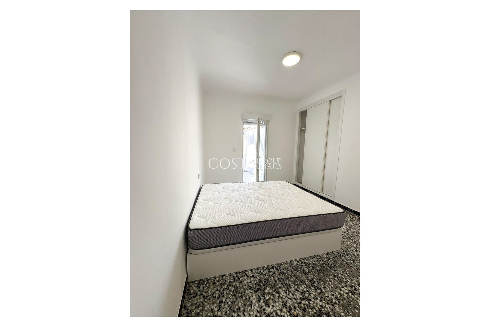 Odsprzedaż - Apartments -
Torrevieja - Torrevieja Centro