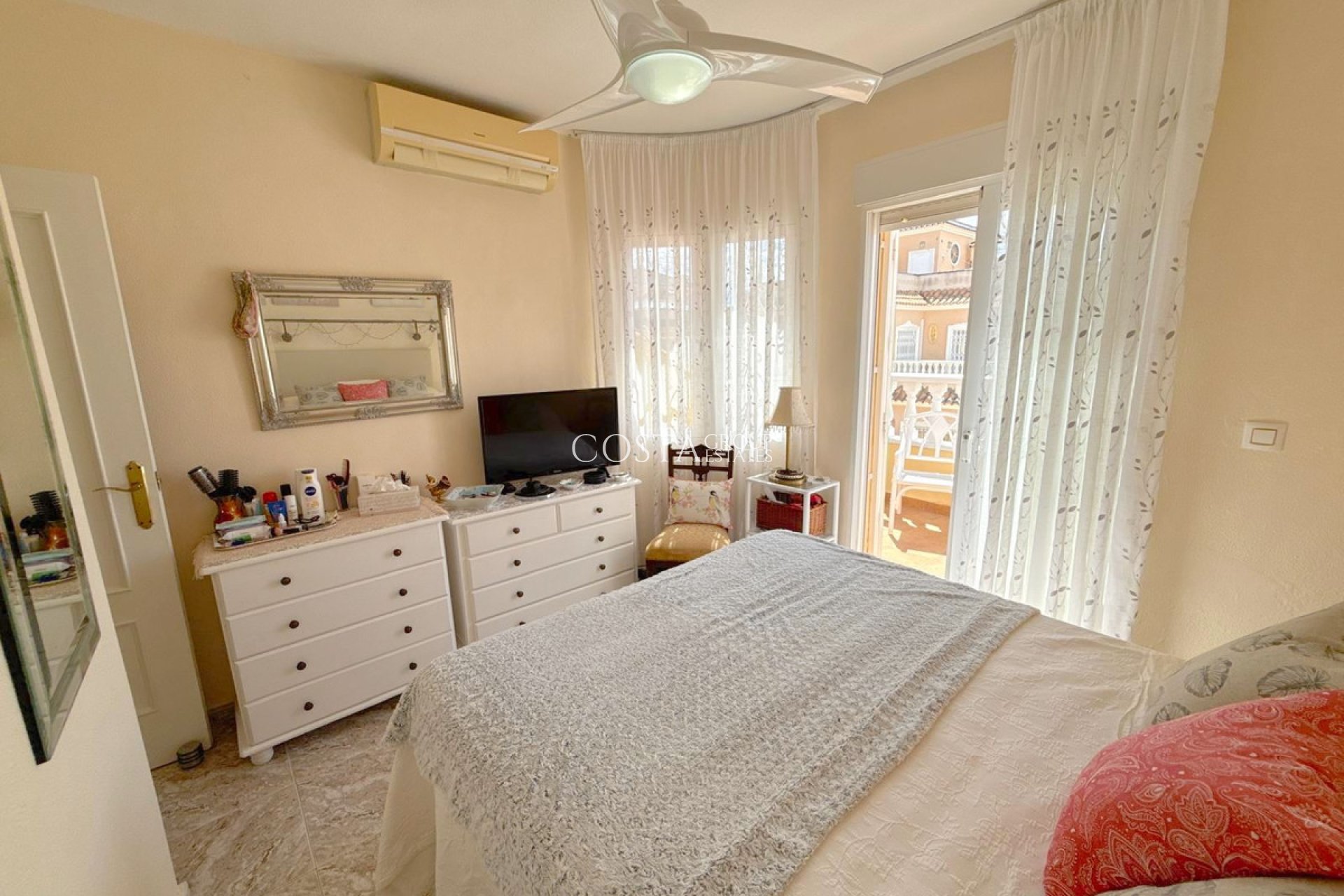 Odsprzedaż - Dom -
Orihuela - Cabo Roig