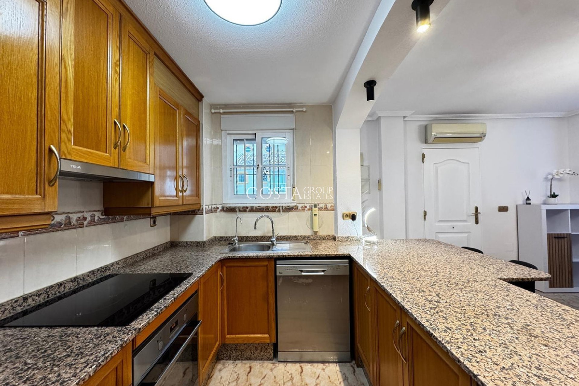 Odsprzedaż - Dom -
Orihuela Costa