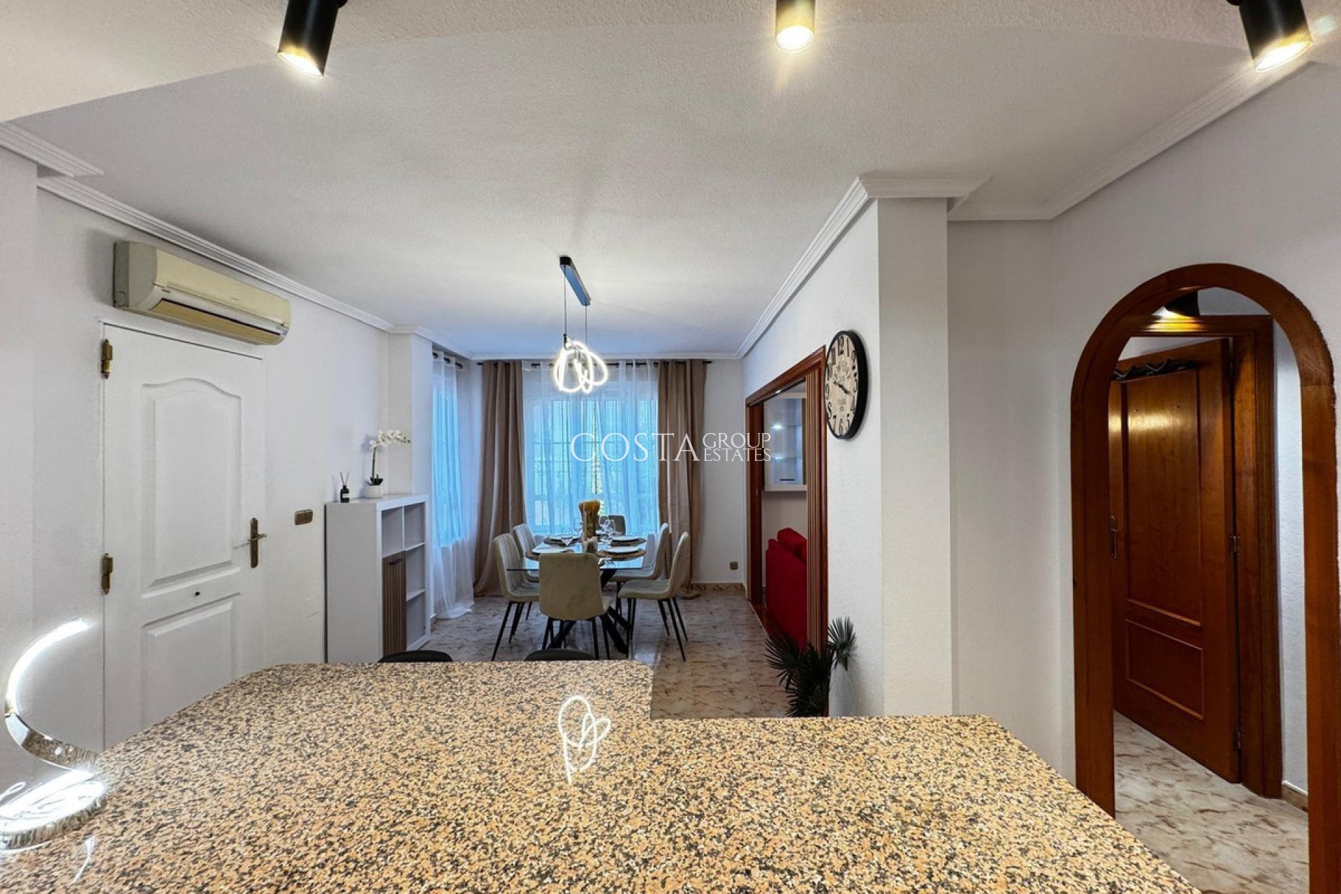 Odsprzedaż - Dom -
Orihuela Costa