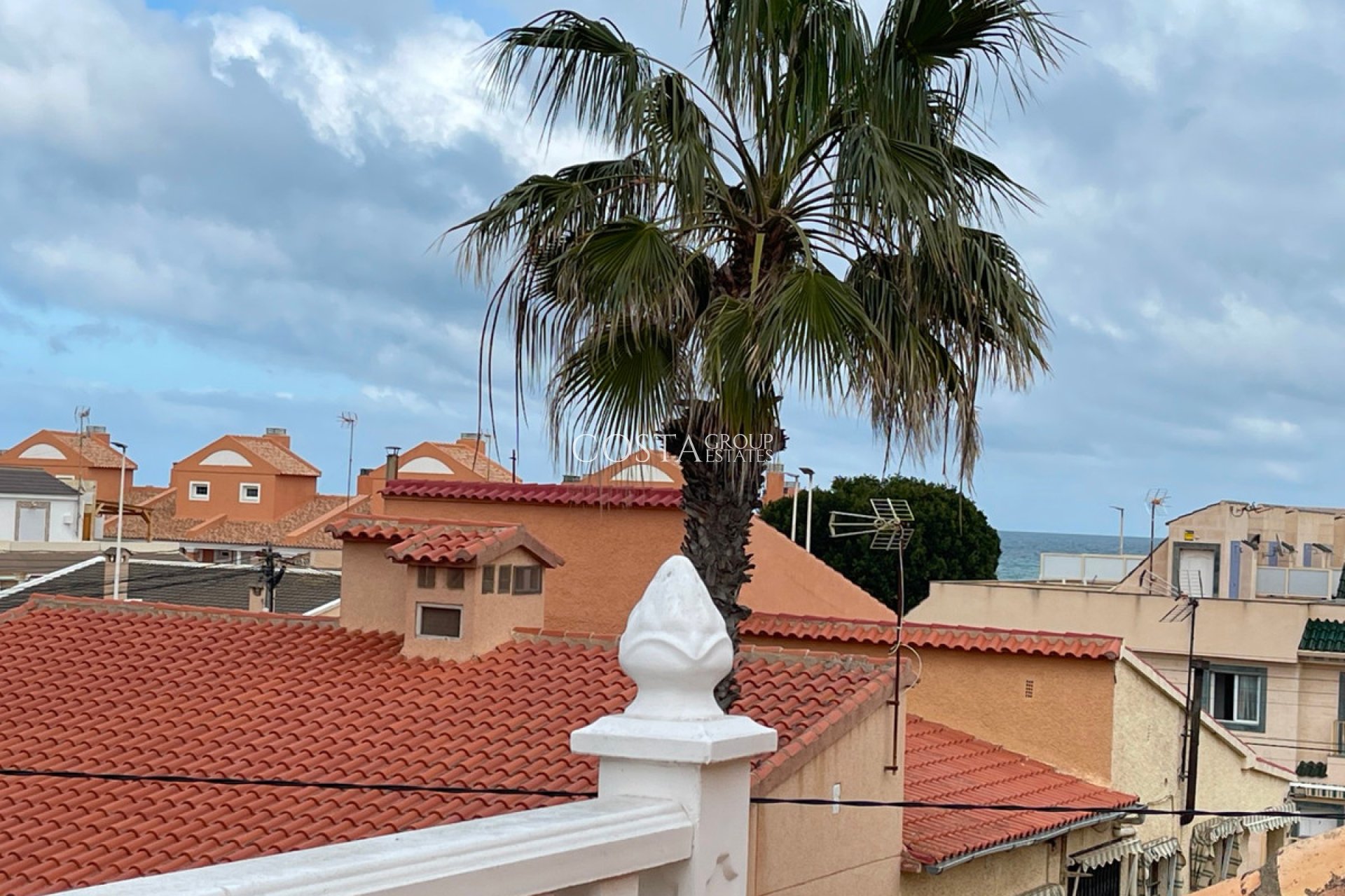 Odsprzedaż - Dom -
Torrevieja - La Mata