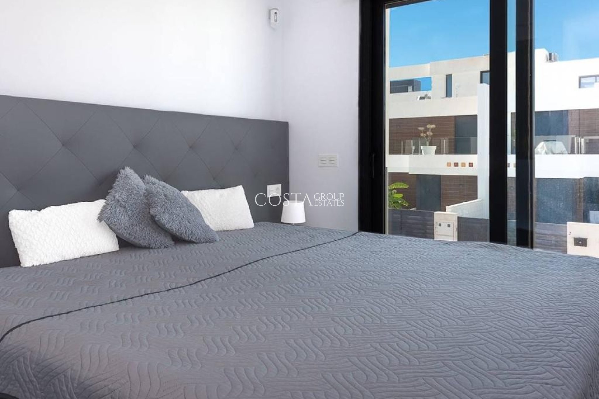 Odsprzedaż - Willa -
Benijofar