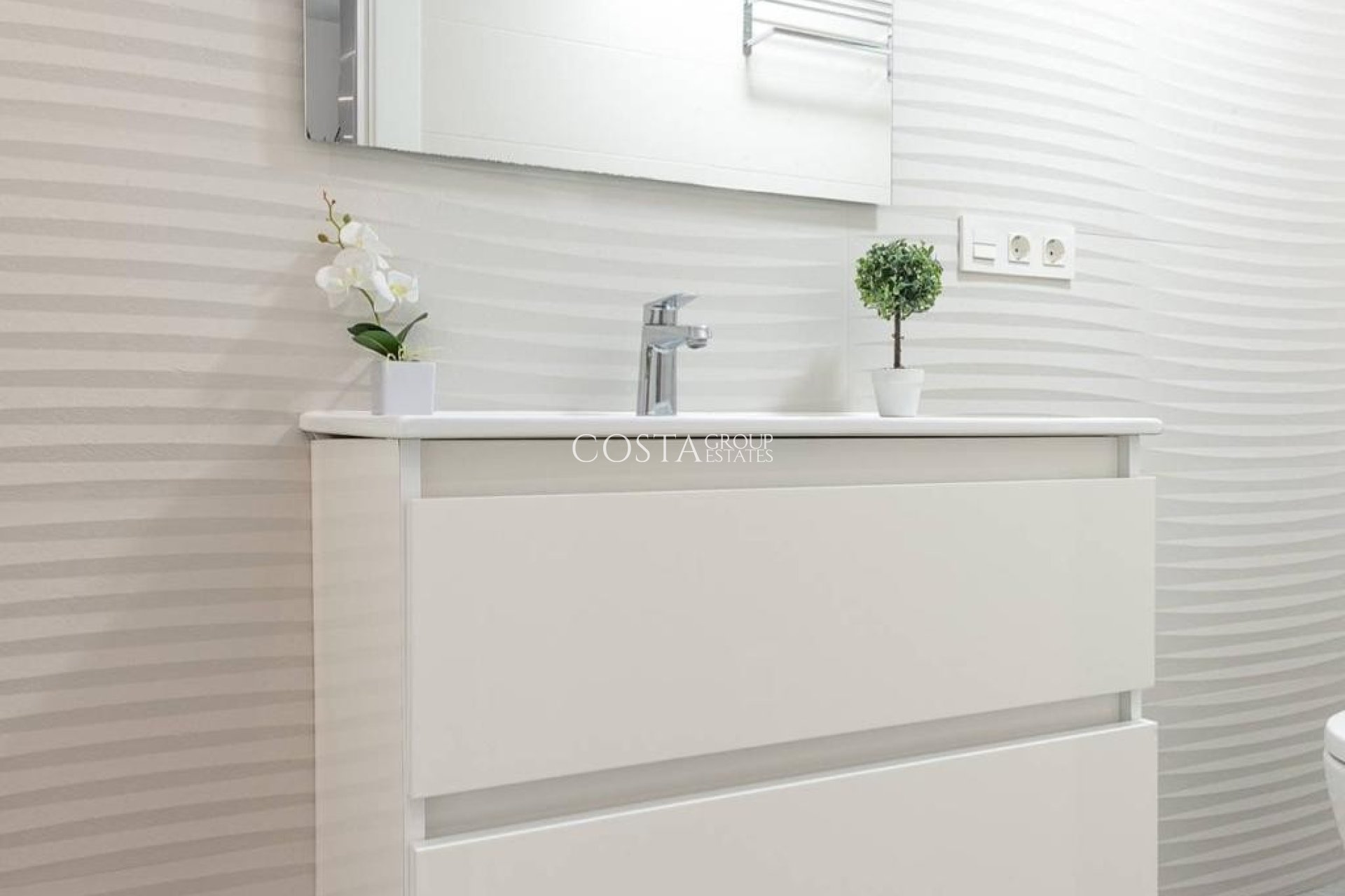 Odsprzedaż - Willa -
Benijofar