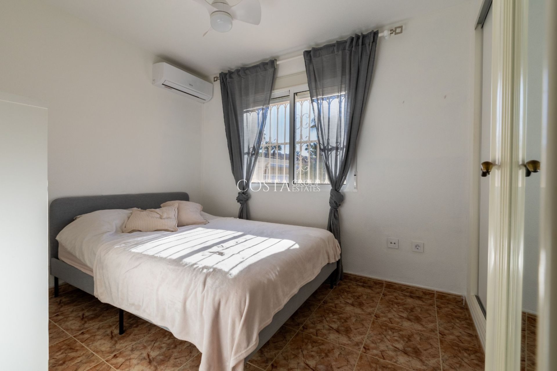 Odsprzedaż - Willa -
Benijofar