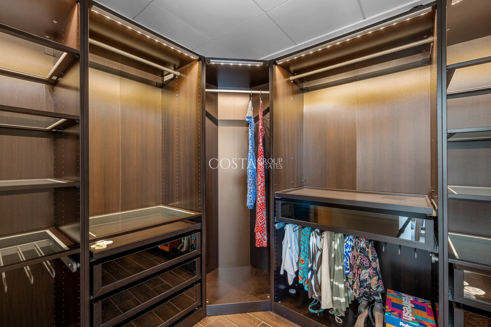 Odsprzedaż - Willa -
Benijofar