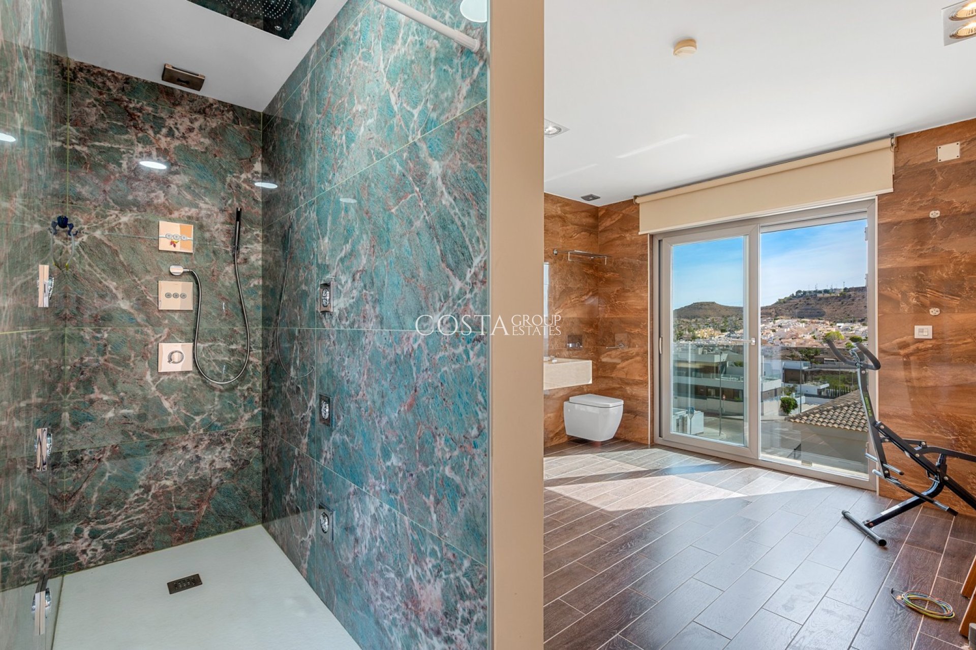 Odsprzedaż - Willa -
Benijofar