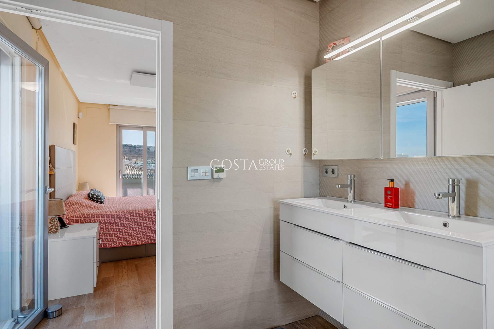 Odsprzedaż - Willa -
Benijofar