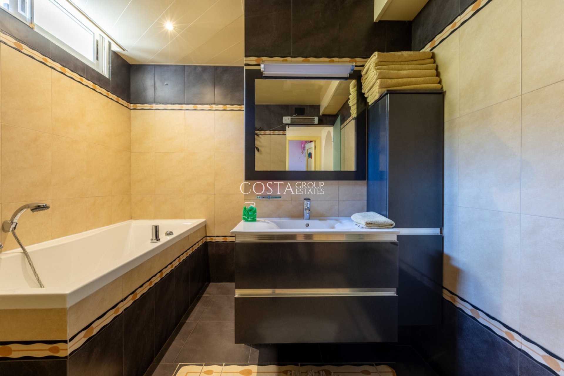 Odsprzedaż - Willa -
Benijofar