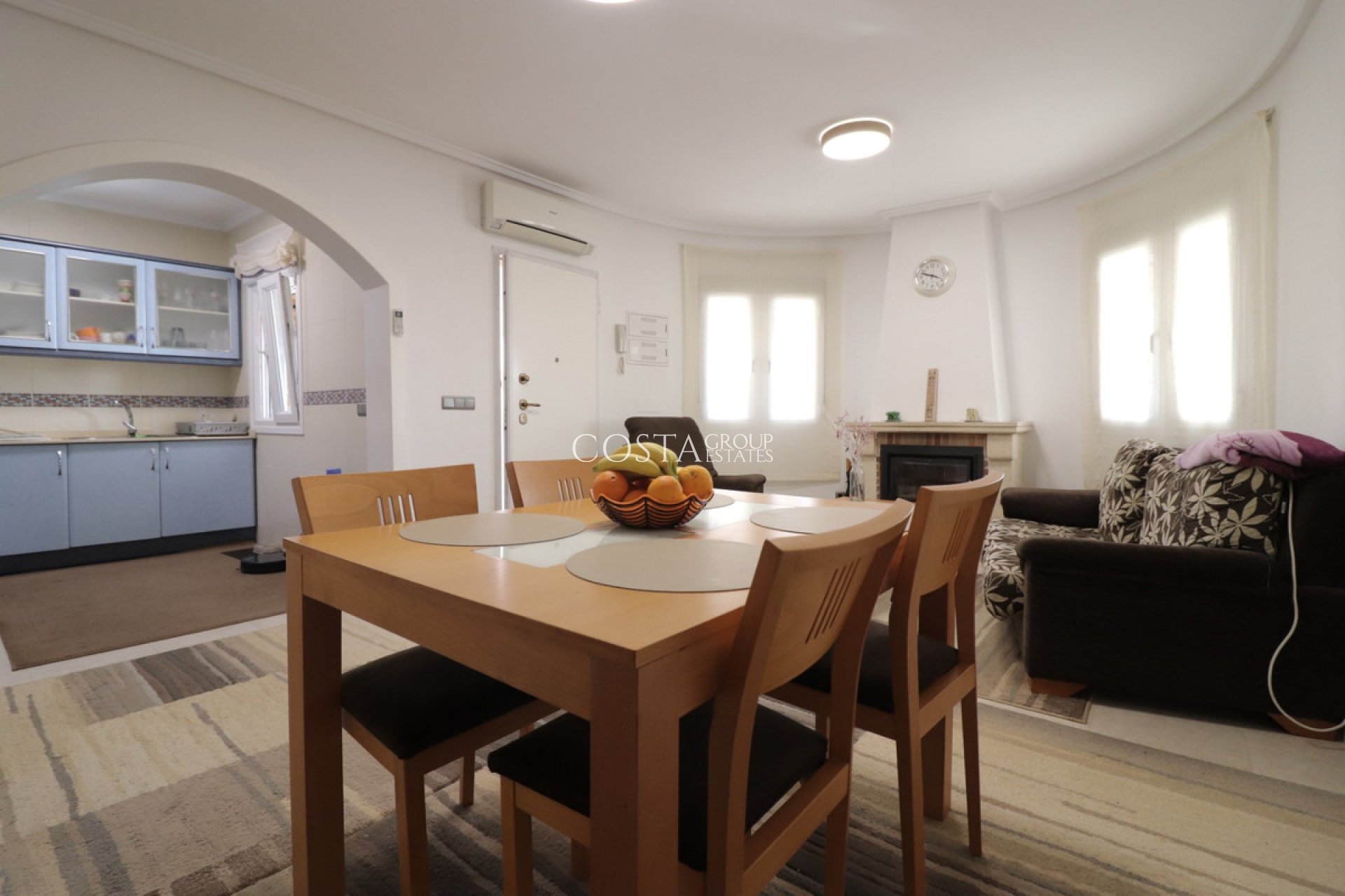 Odsprzedaż - Willa -
Benijofar