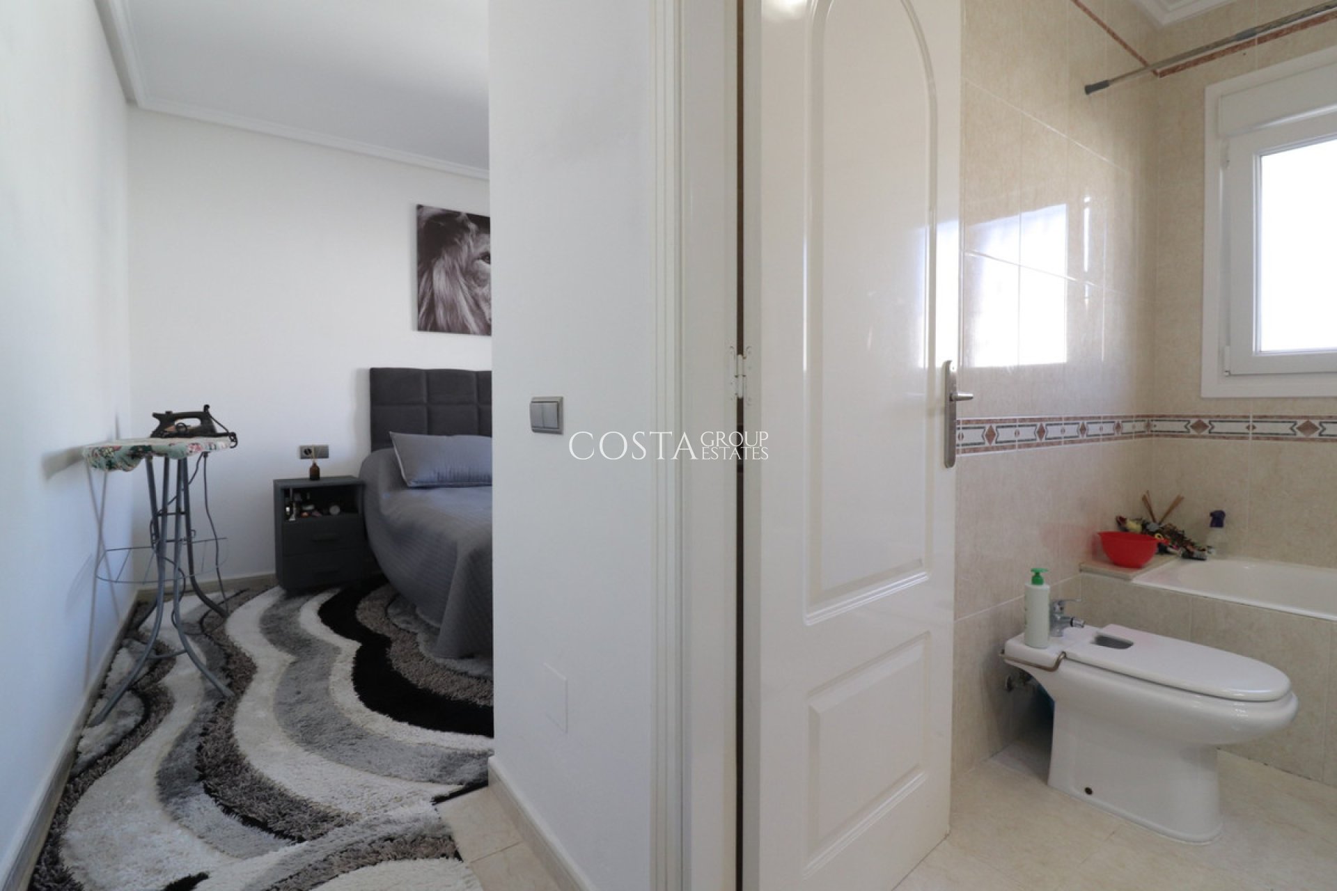 Odsprzedaż - Willa -
Benijofar