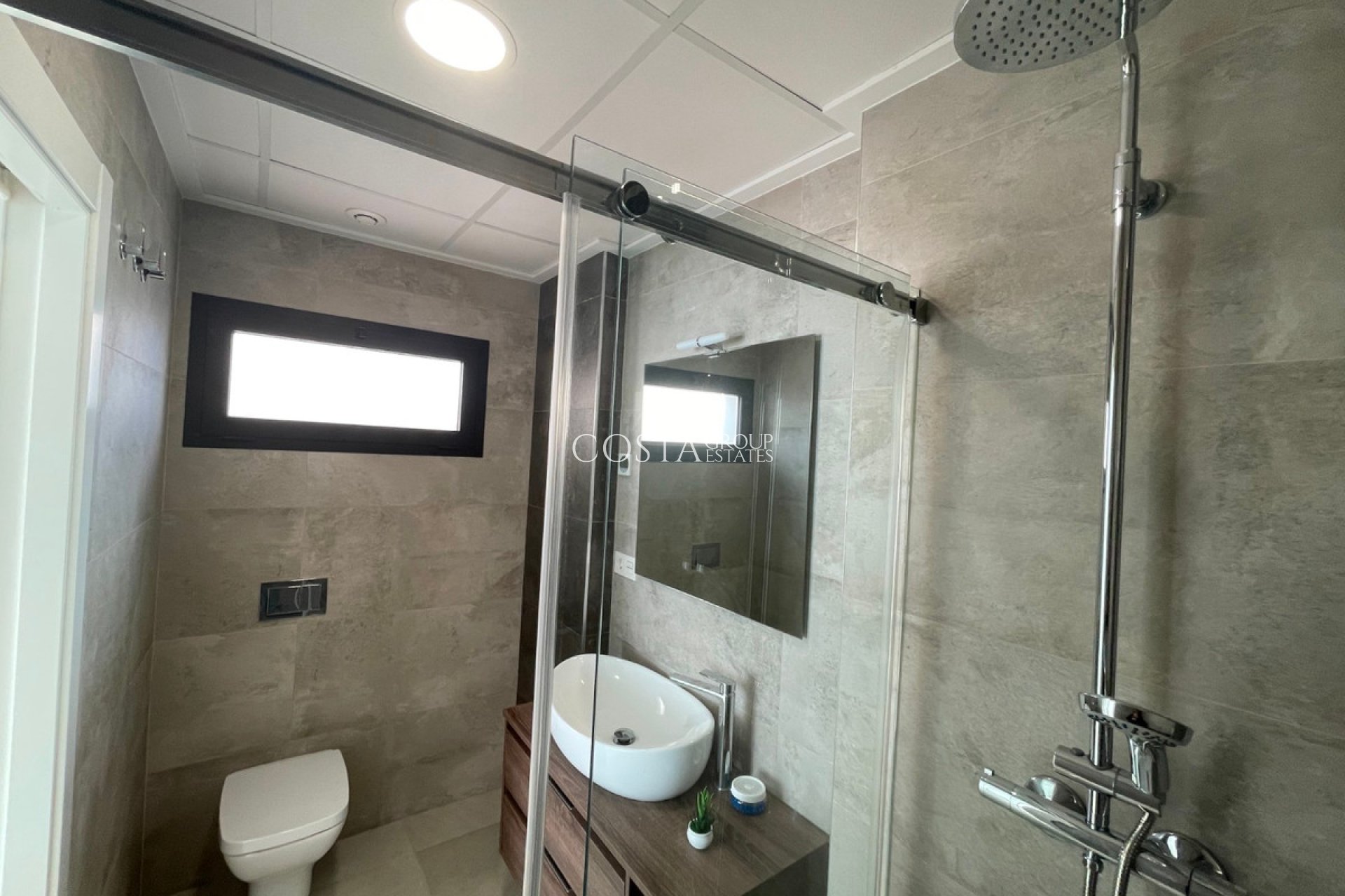 Odsprzedaż - Willa -
Benijofar