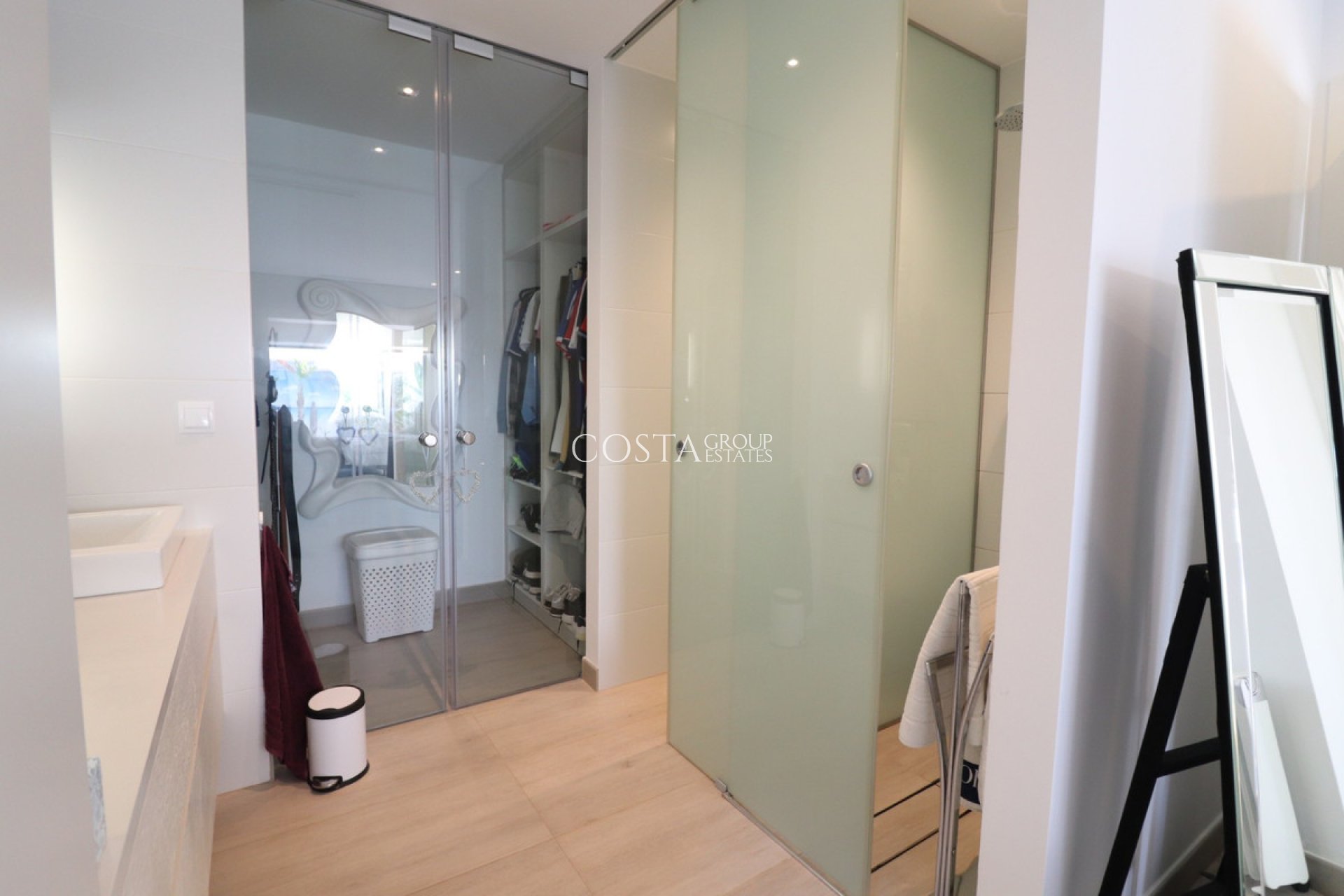 Odsprzedaż - Willa -
Benijofar