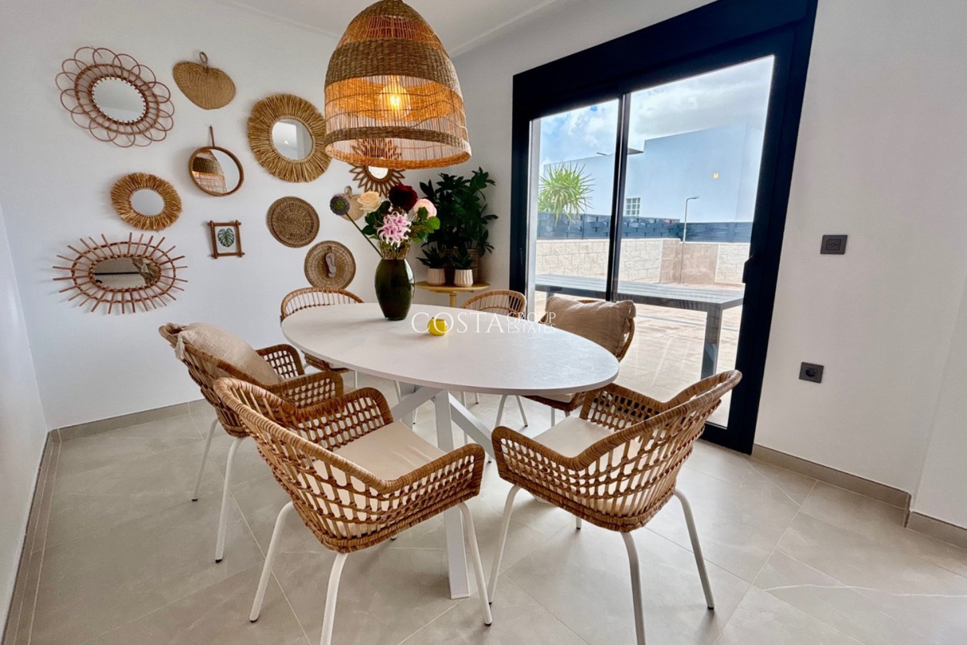 Odsprzedaż - Willa -
Benijofar