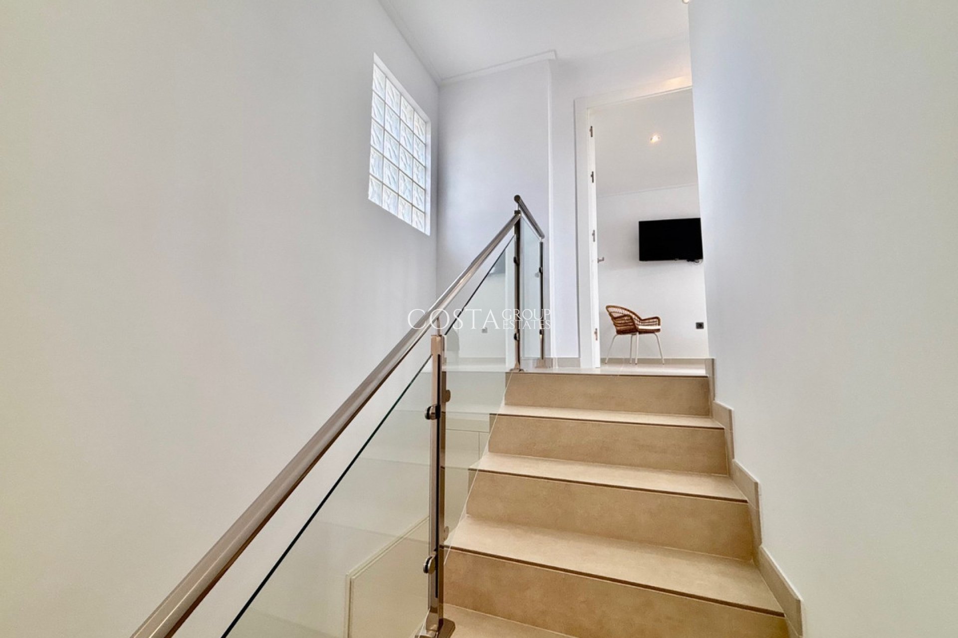 Odsprzedaż - Willa -
Benijofar