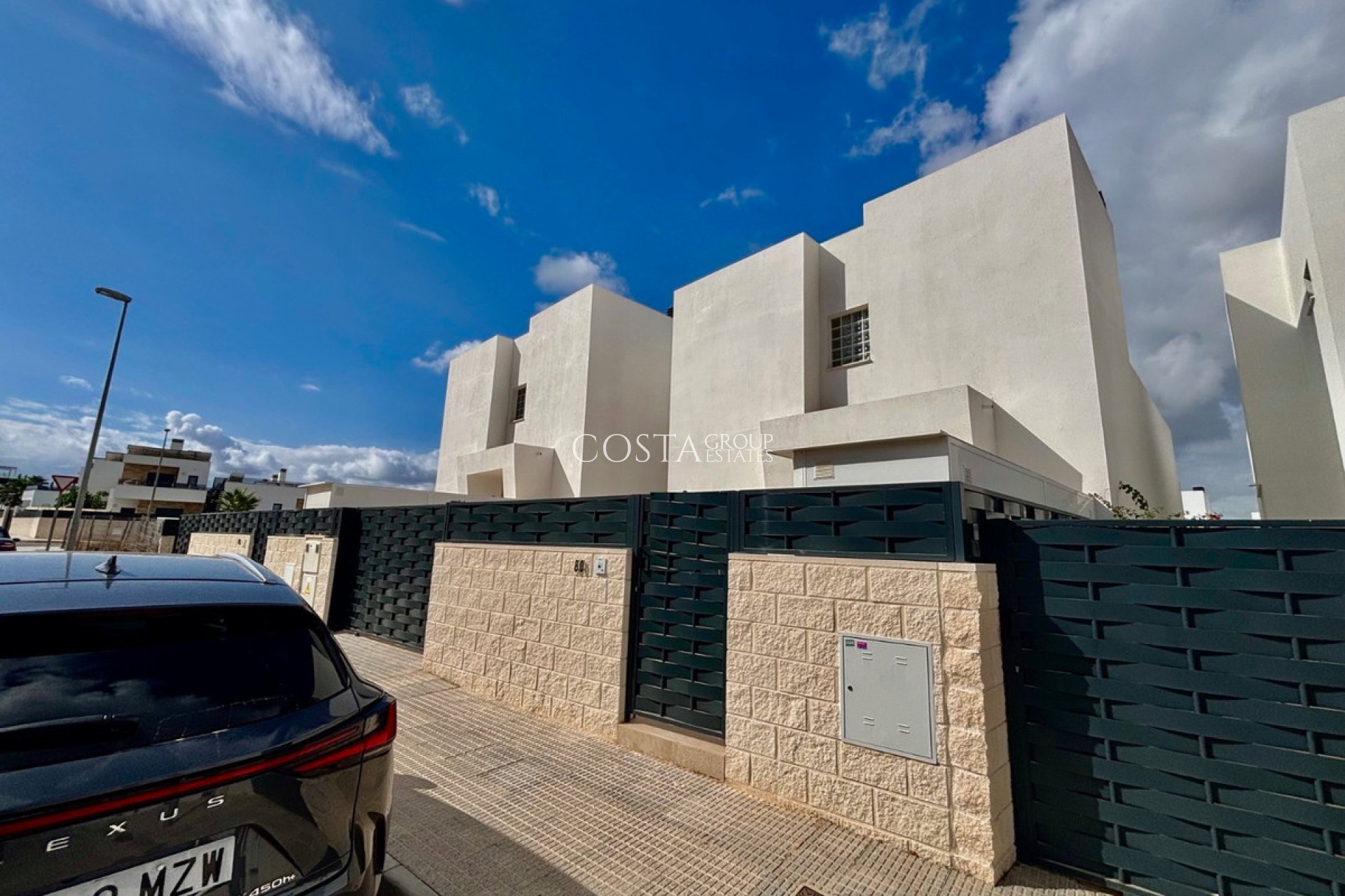 Odsprzedaż - Willa -
Benijofar