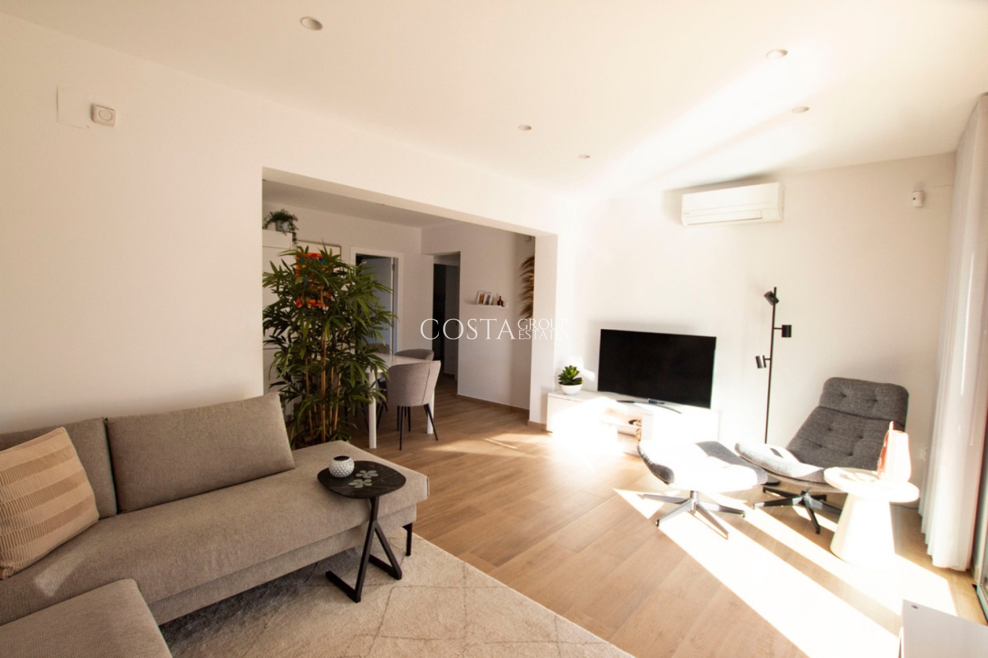 Odsprzedaż - Willa -
Benissa