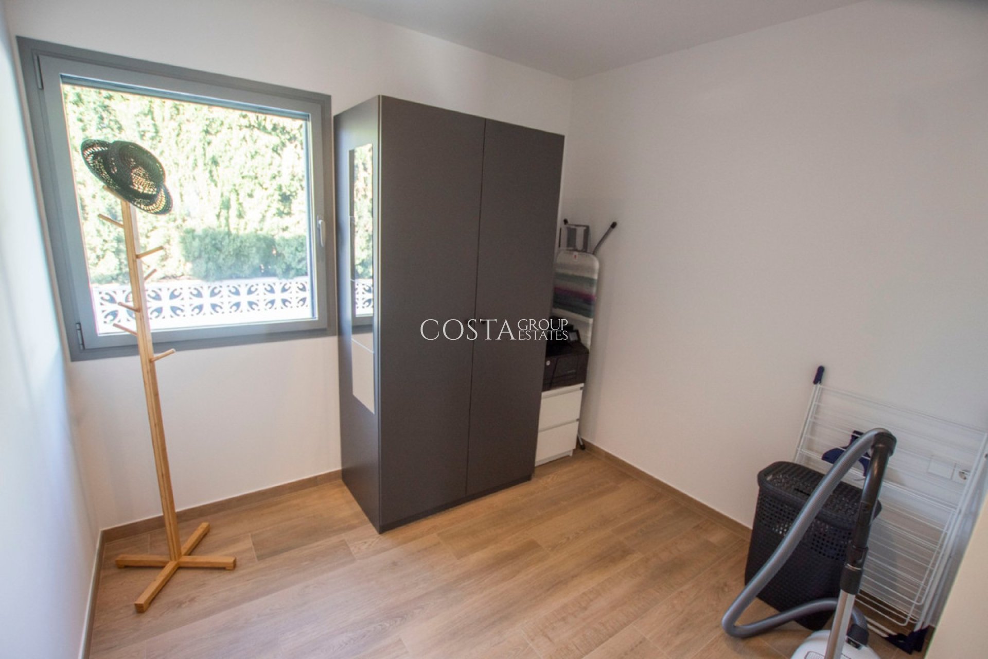 Odsprzedaż - Willa -
Benissa