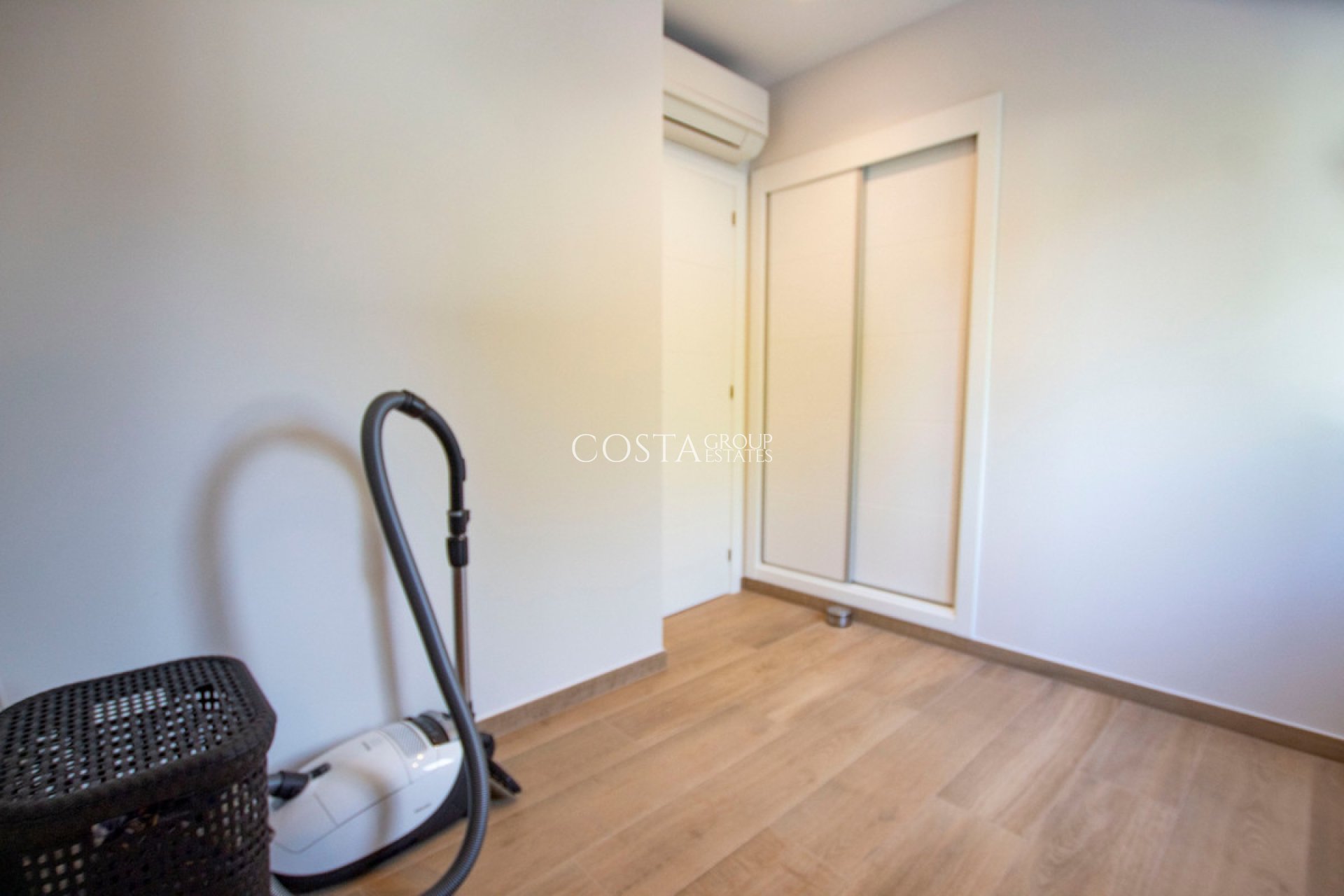 Odsprzedaż - Willa -
Benissa