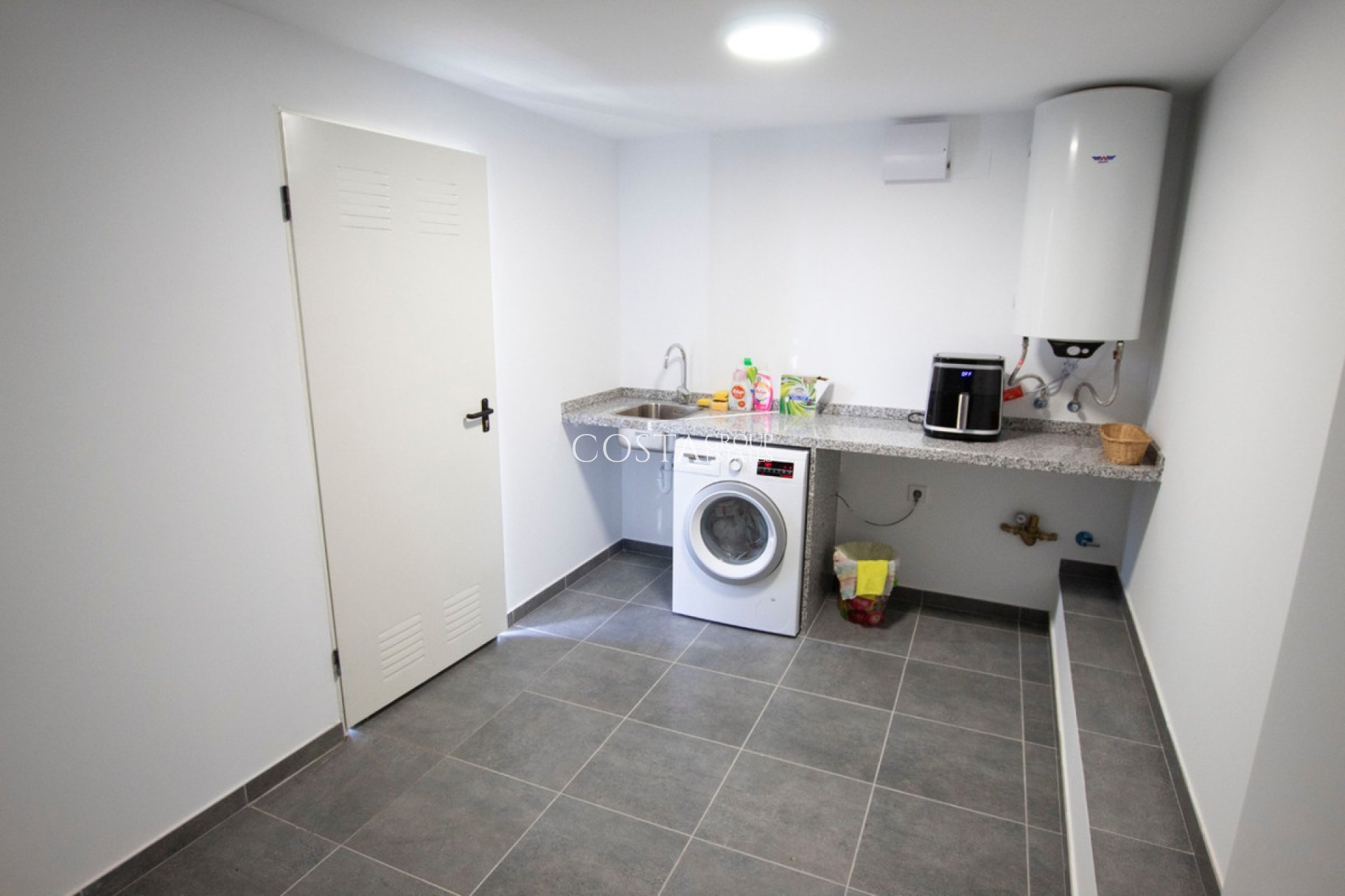 Odsprzedaż - Willa -
Benissa