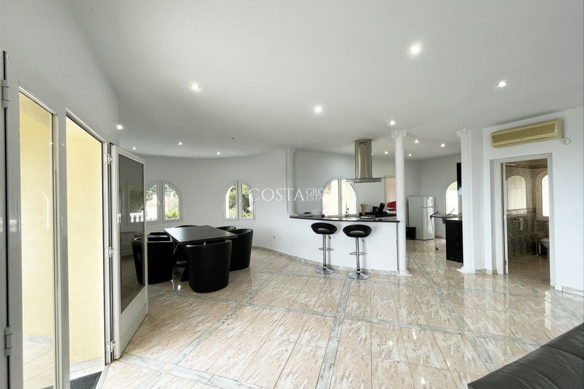 Odsprzedaż - Willa -
Calpe - Calpe Centro