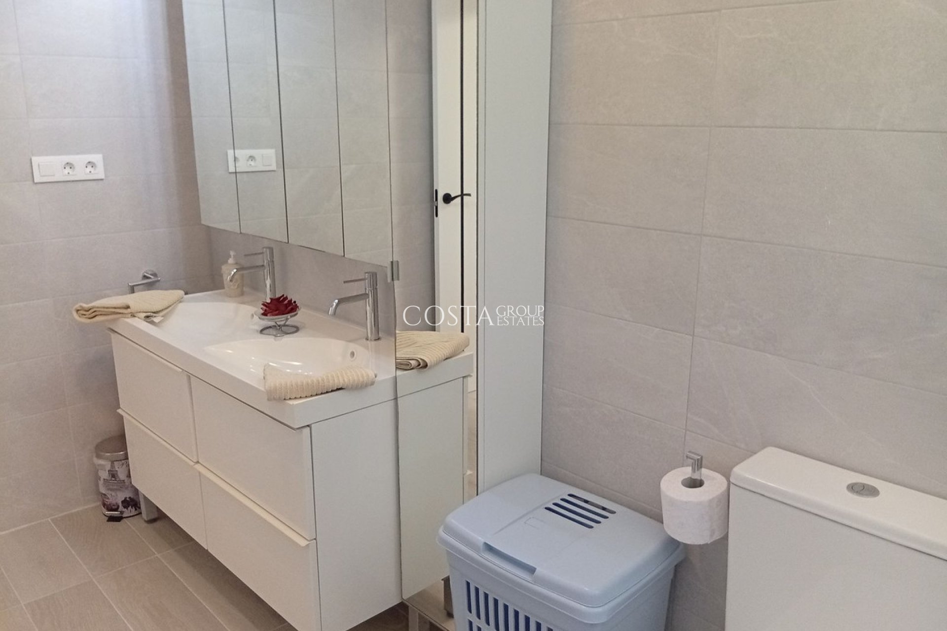 Odsprzedaż - Willa -
Catral - Catral Centro