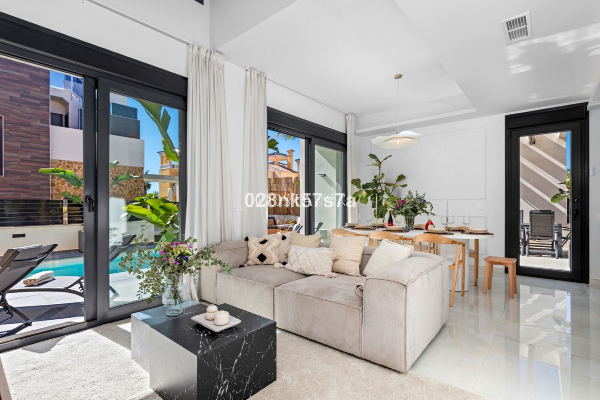 Odsprzedaż - Willa -
Orihuela Costa - Lomas De Campoamor