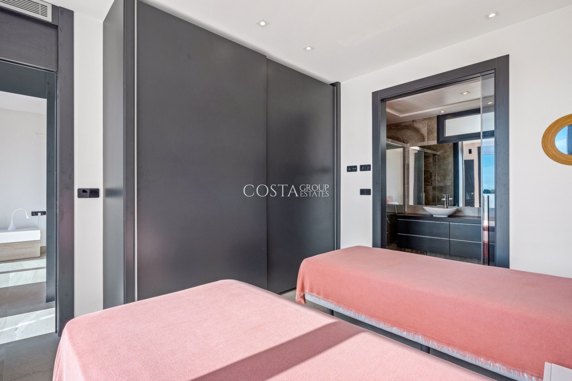 Odsprzedaż - Willa -
Orihuela Costa - Los Dolses