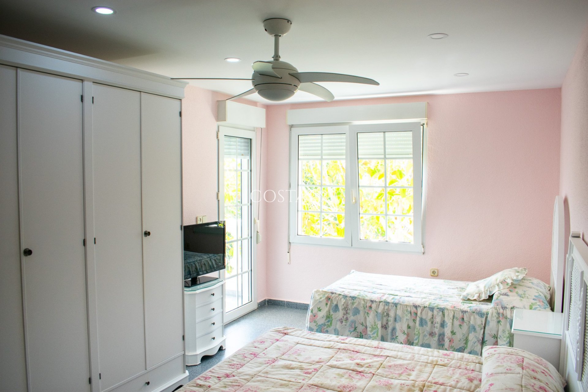 Odsprzedaż - Willa -
Orihuela Costa - MUY CERCA DE LA PLAYA