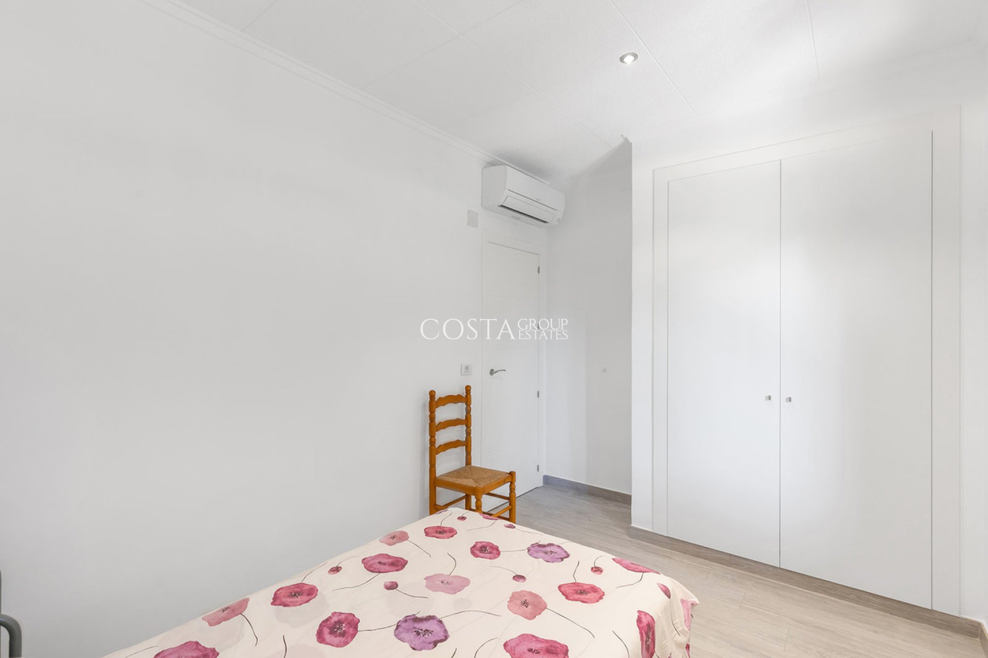 Odsprzedaż - Willa -
Orihuela Costa - Punta Prima