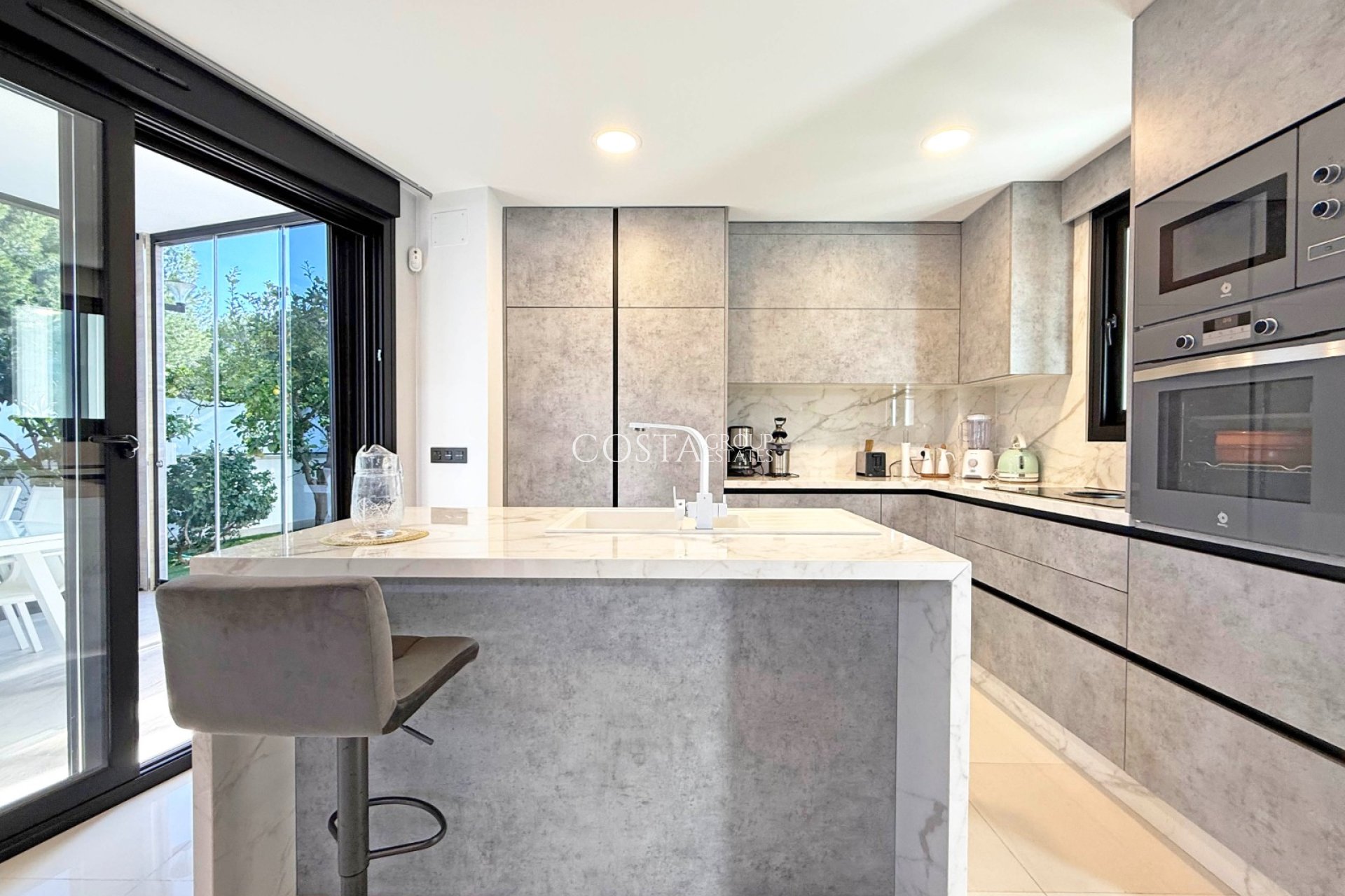 Odsprzedaż - Willa -
Orihuela Costa - Villamartín