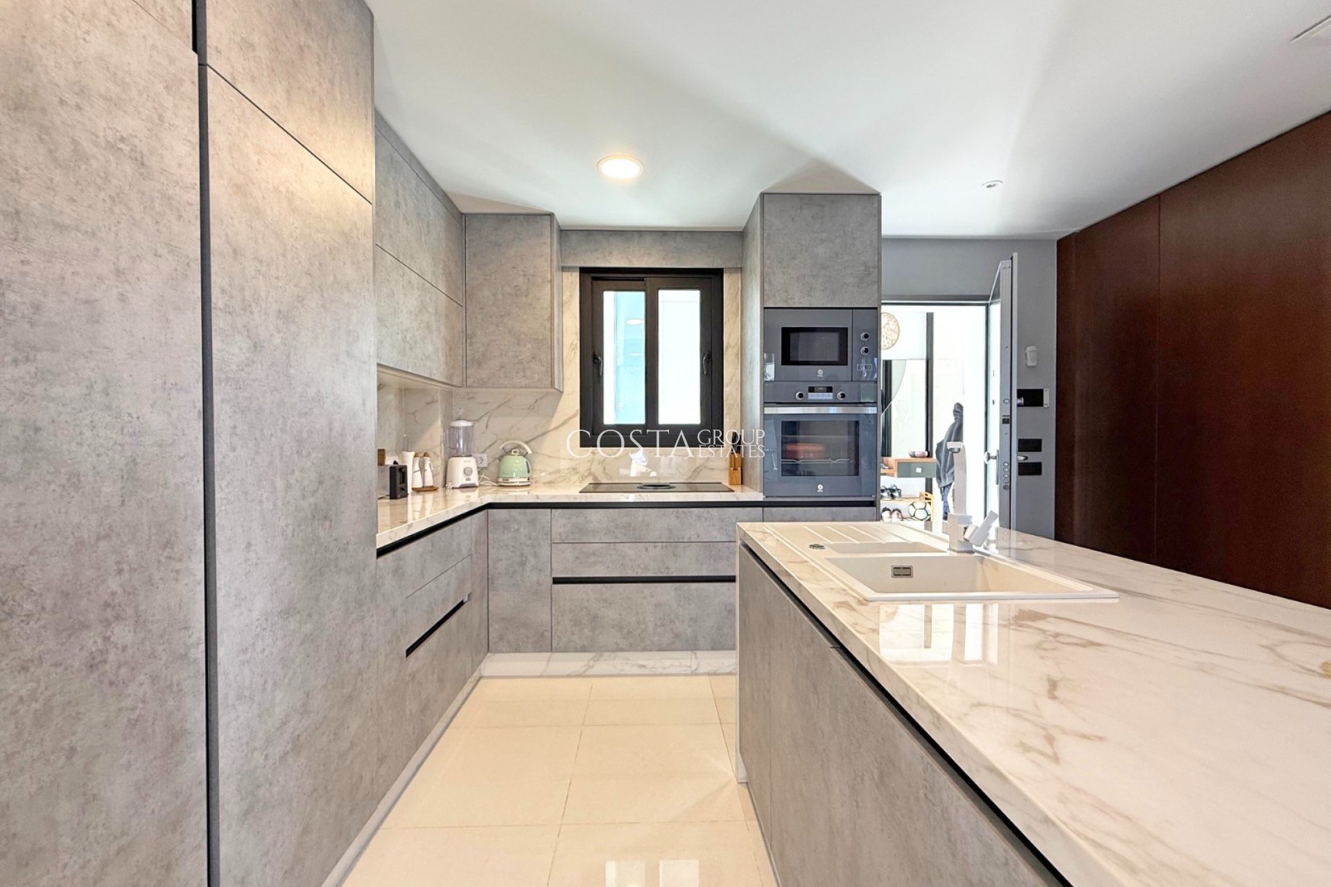 Odsprzedaż - Willa -
Orihuela Costa - Villamartín